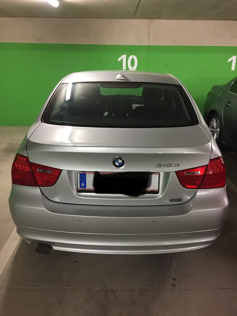 BMW 318 3er-Reihe BMW (E90) Facelift Limousine - 2