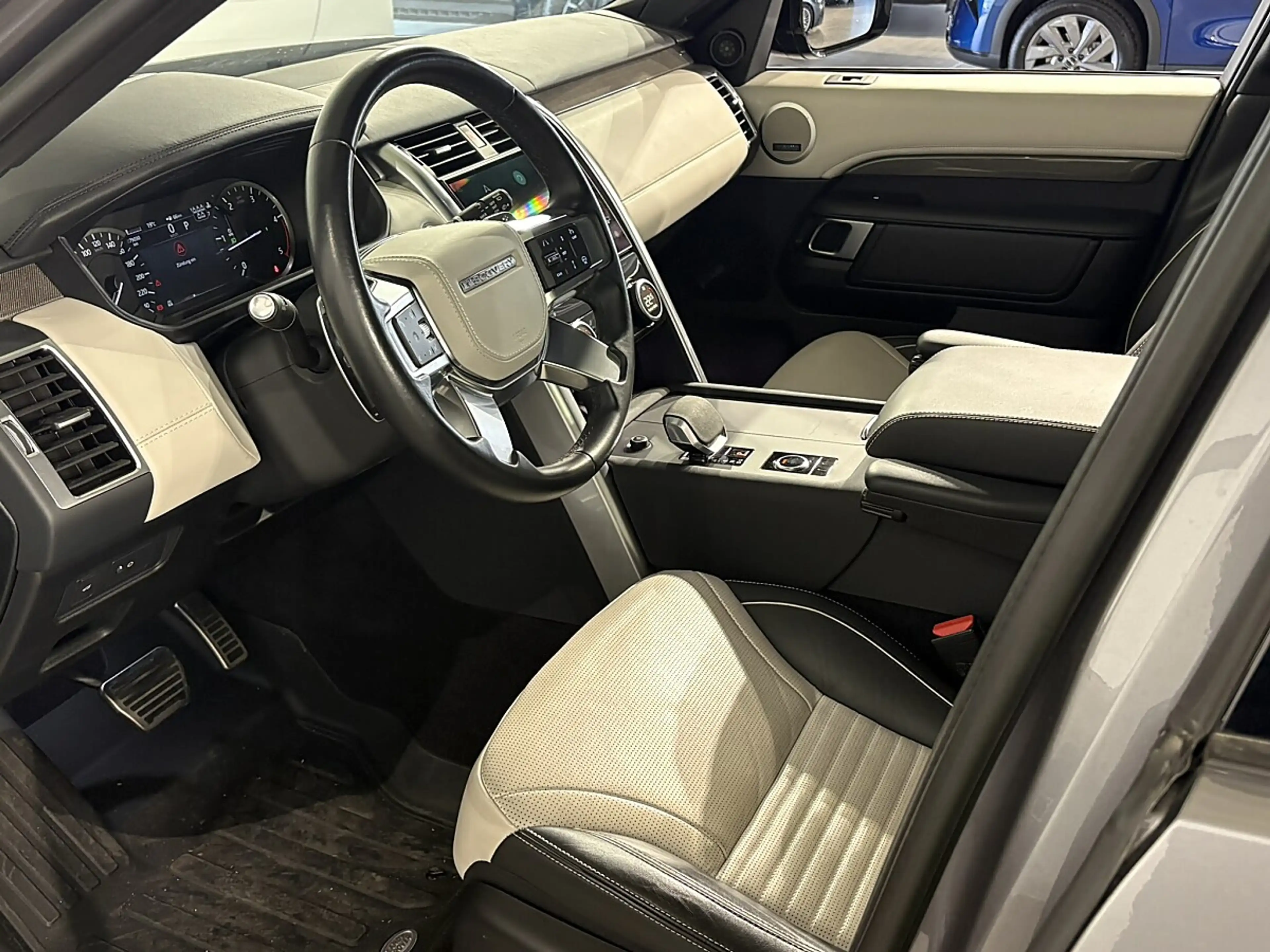Land Rover Discovery 5 D300 AWD R-Dynamic Metropolis Edition *7Sitzer* — photo 15