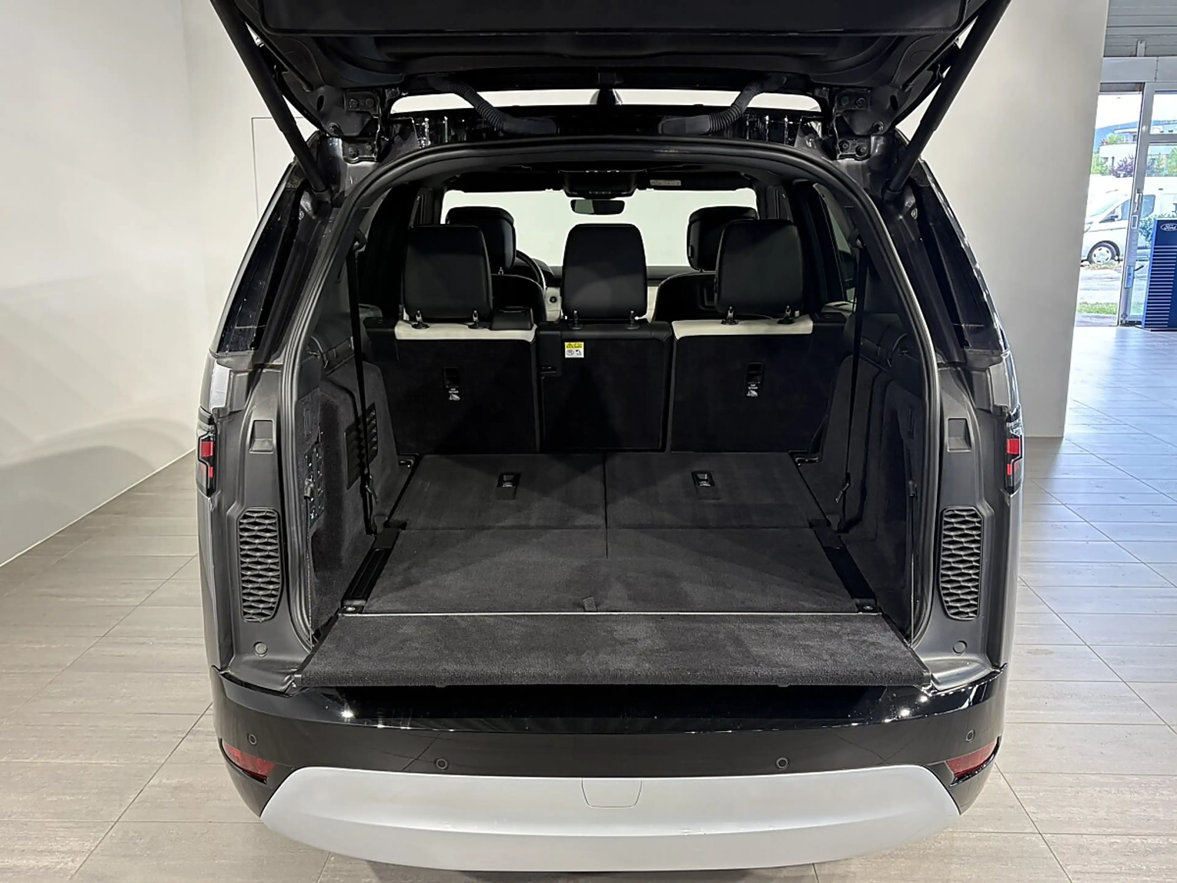 Land Rover Discovery 5 D300 AWD R-Dynamic Metropolis Edition *7Sitzer* — photo 10