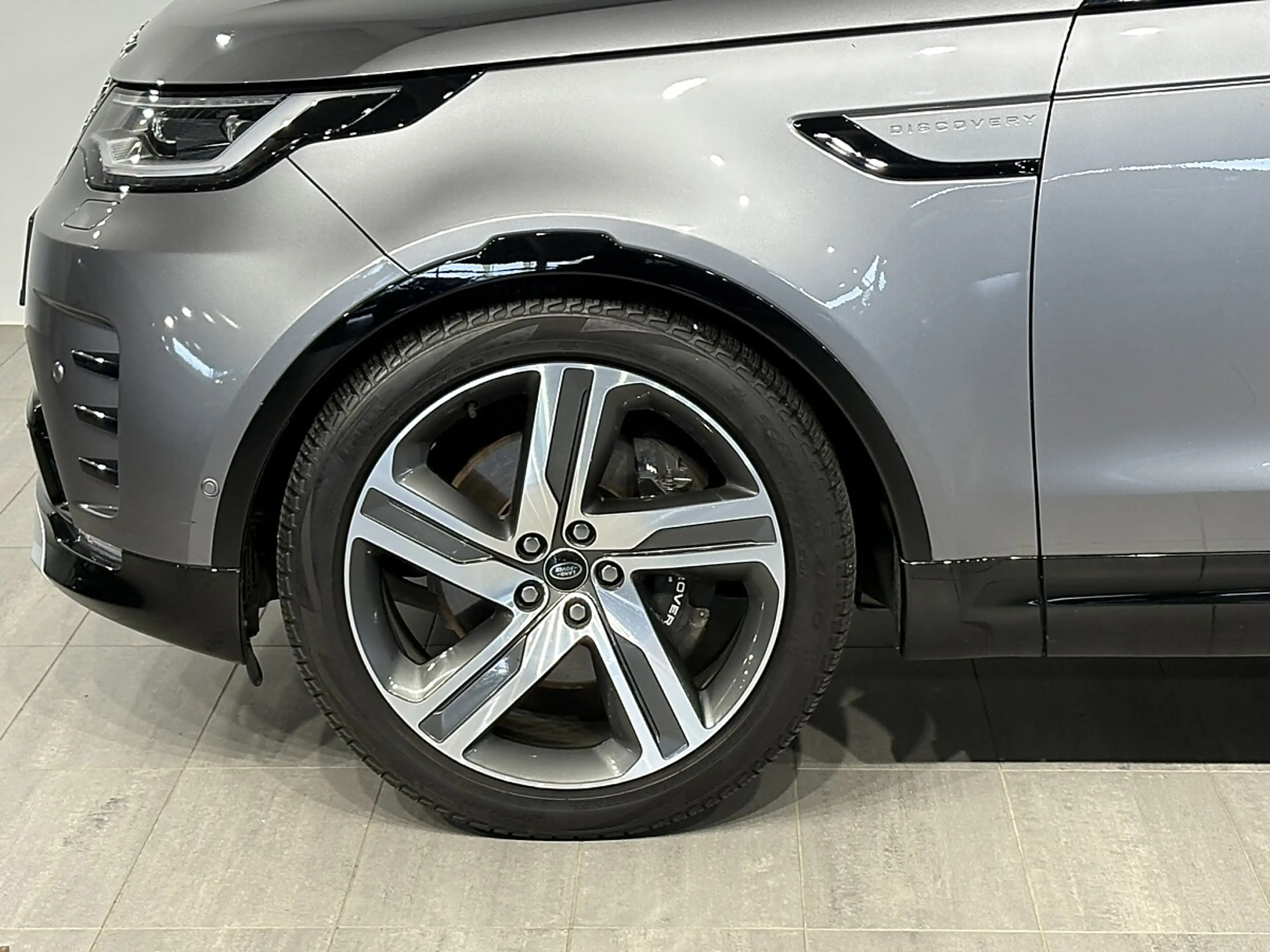 Land Rover Discovery 5 D300 AWD R-Dynamic Metropolis Edition *7Sitzer* — photo 4