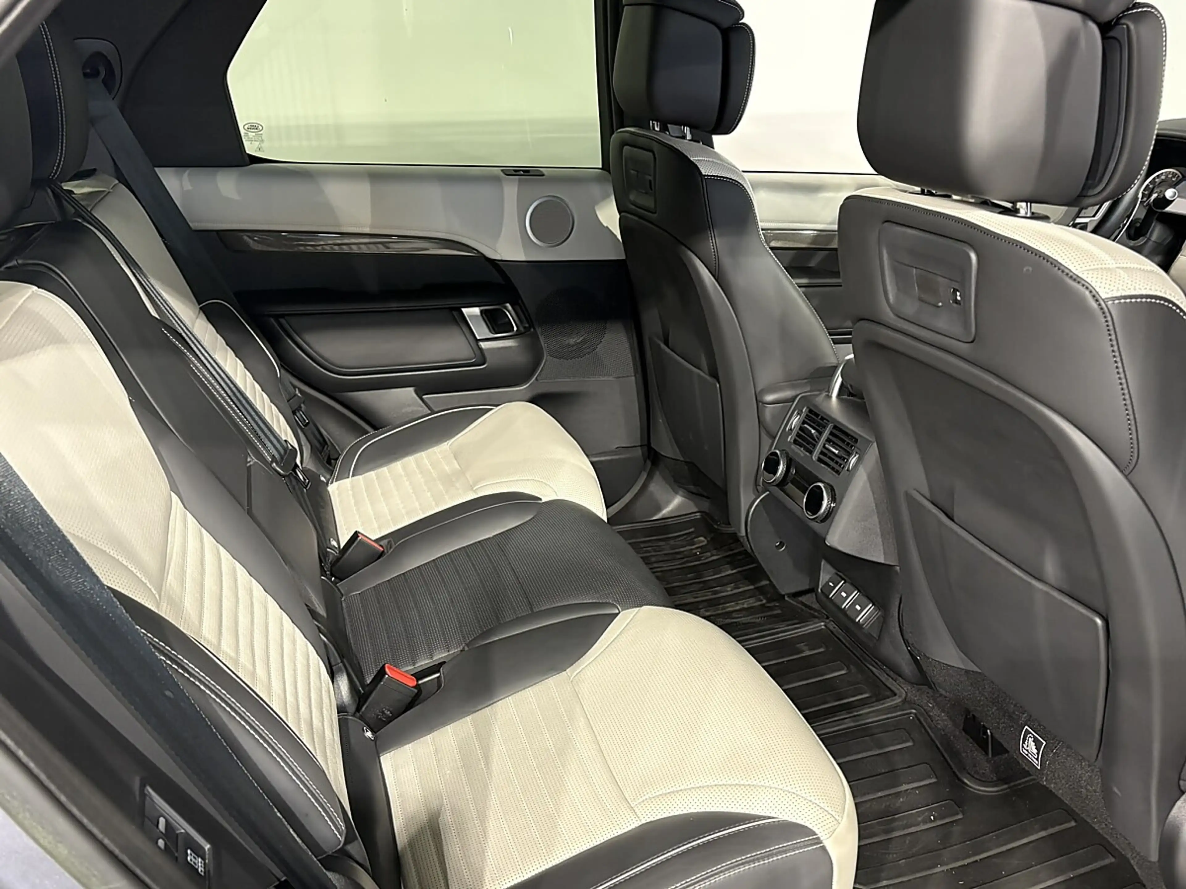 Land Rover Discovery 5 D300 AWD R-Dynamic Metropolis Edition *7Sitzer* — photo 9