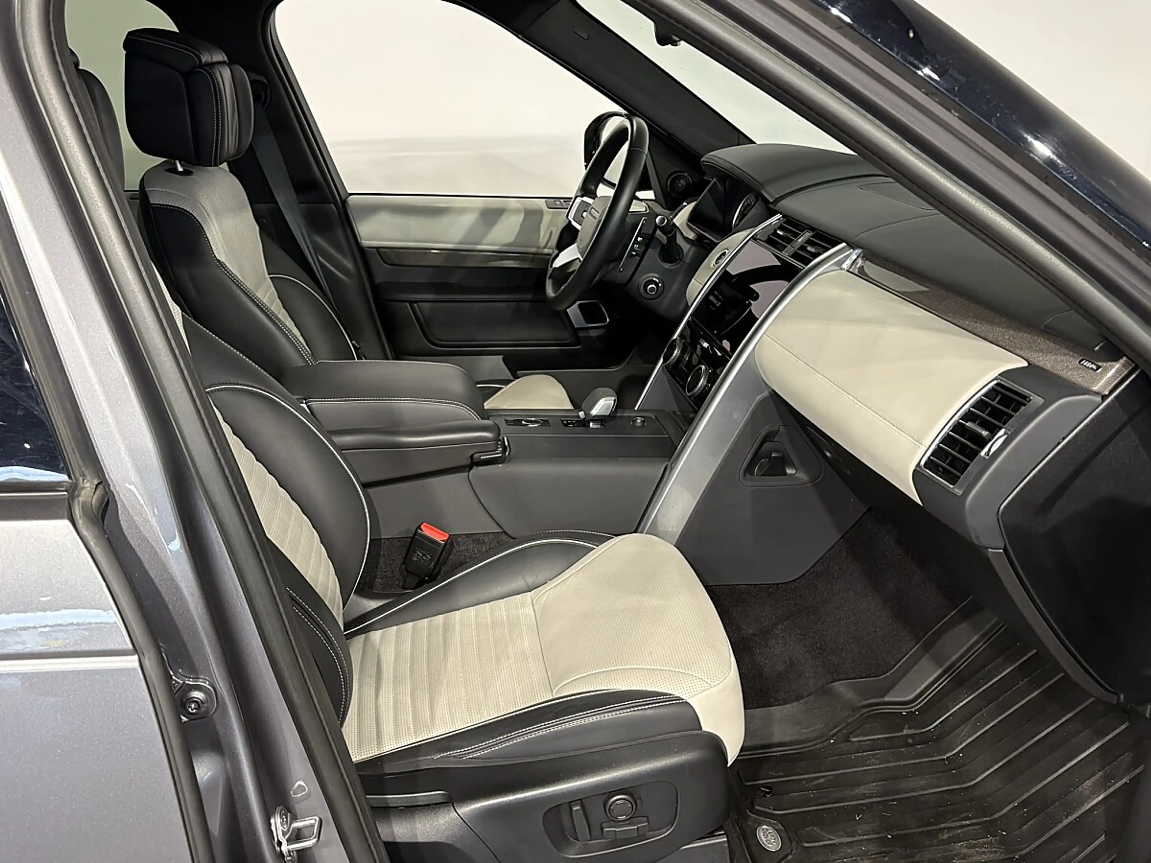 Land Rover Discovery 5 D300 AWD R-Dynamic Metropolis Edition *7Sitzer* — photo 8