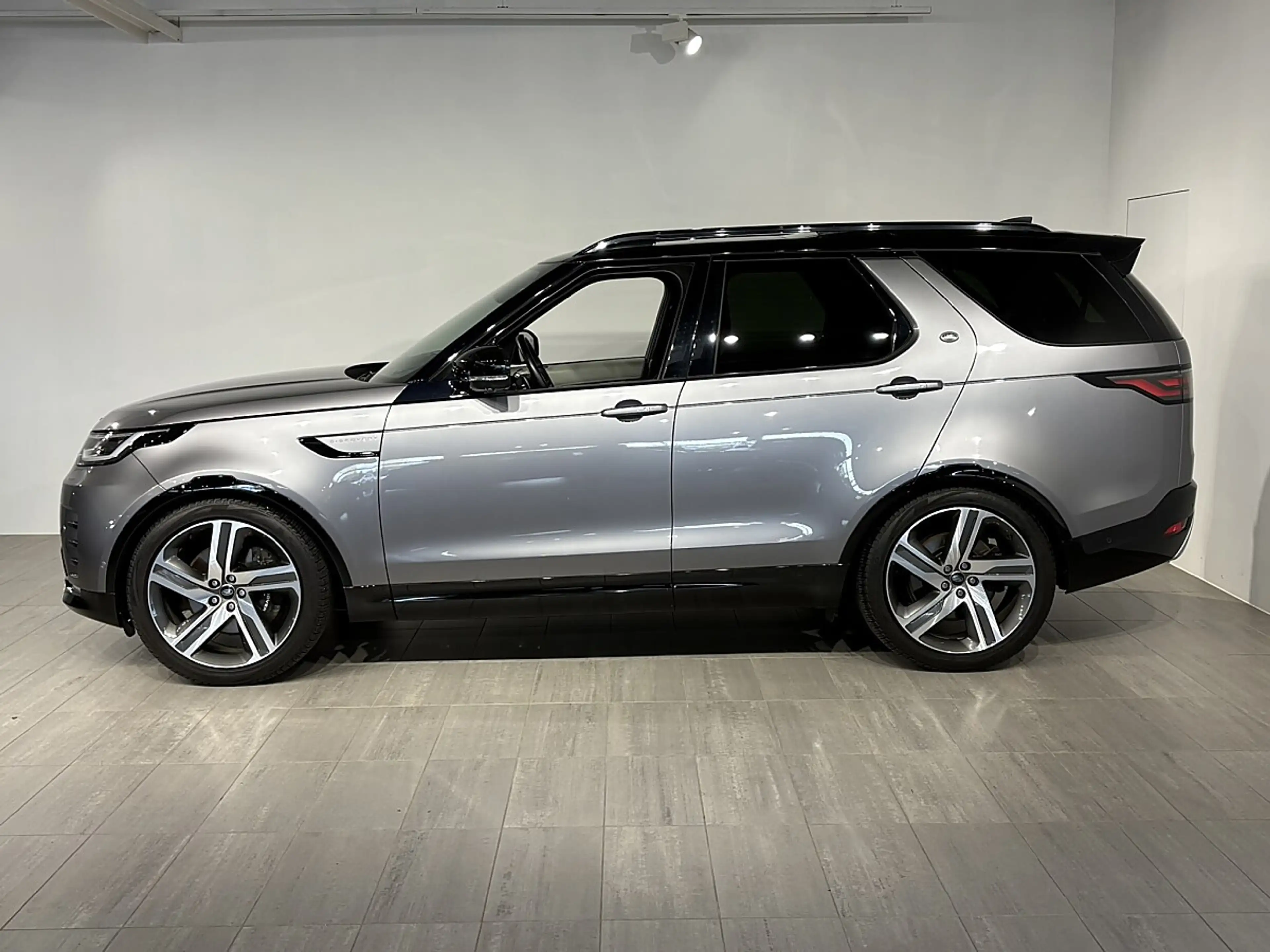 Land Rover Discovery 5 D300 AWD R-Dynamic Metropolis Edition *7Sitzer* — photo 3
