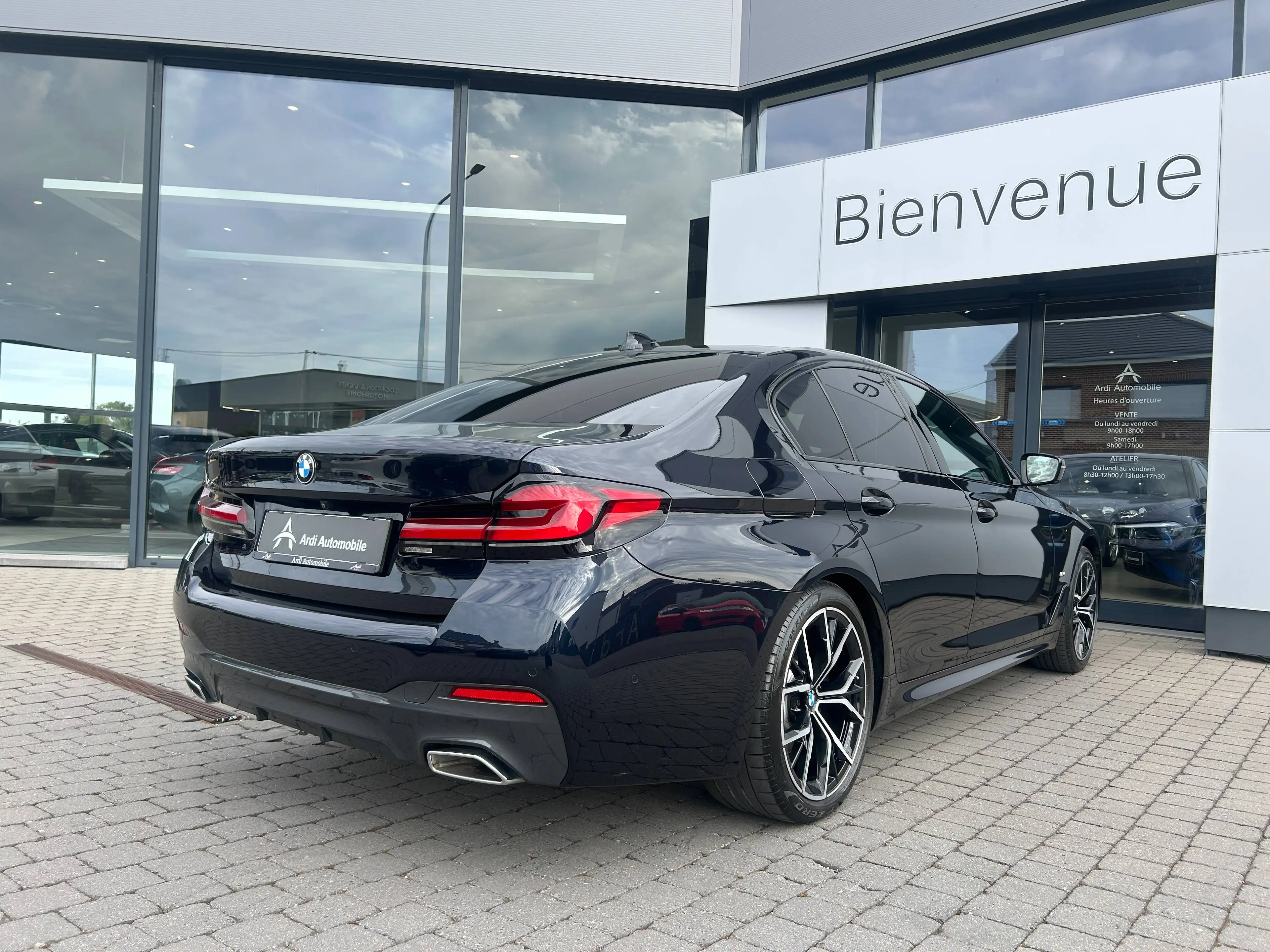 BMW 518 dA PACK M *GARANTIE*1ER PROPRIETAIRE*LED AMB*ALCANTARA* — photo 4