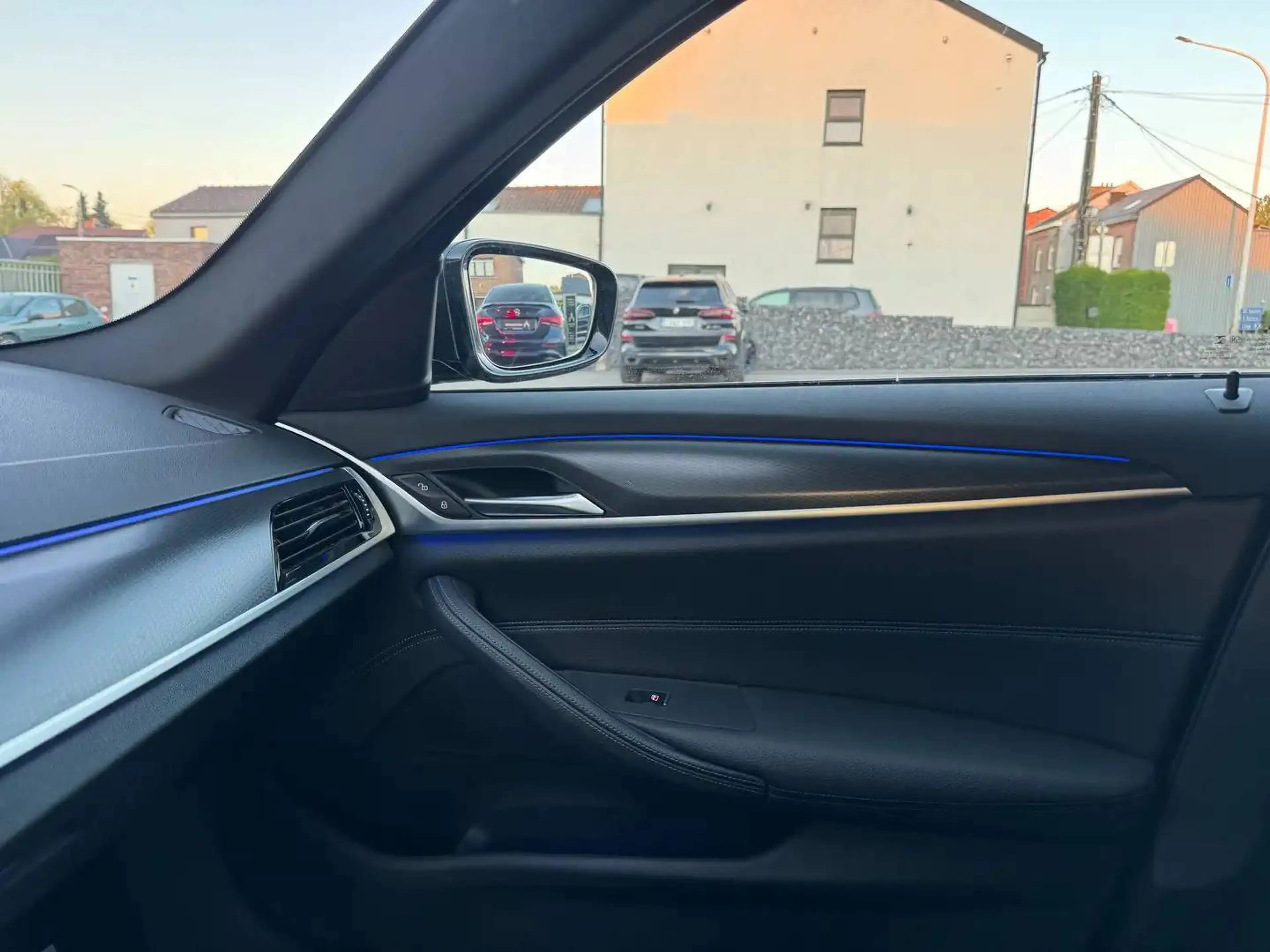 BMW 518 dA PACK M *GARANTIE*1ER PROPRIETAIRE*LED AMB*ALCANTARA* — photo 9