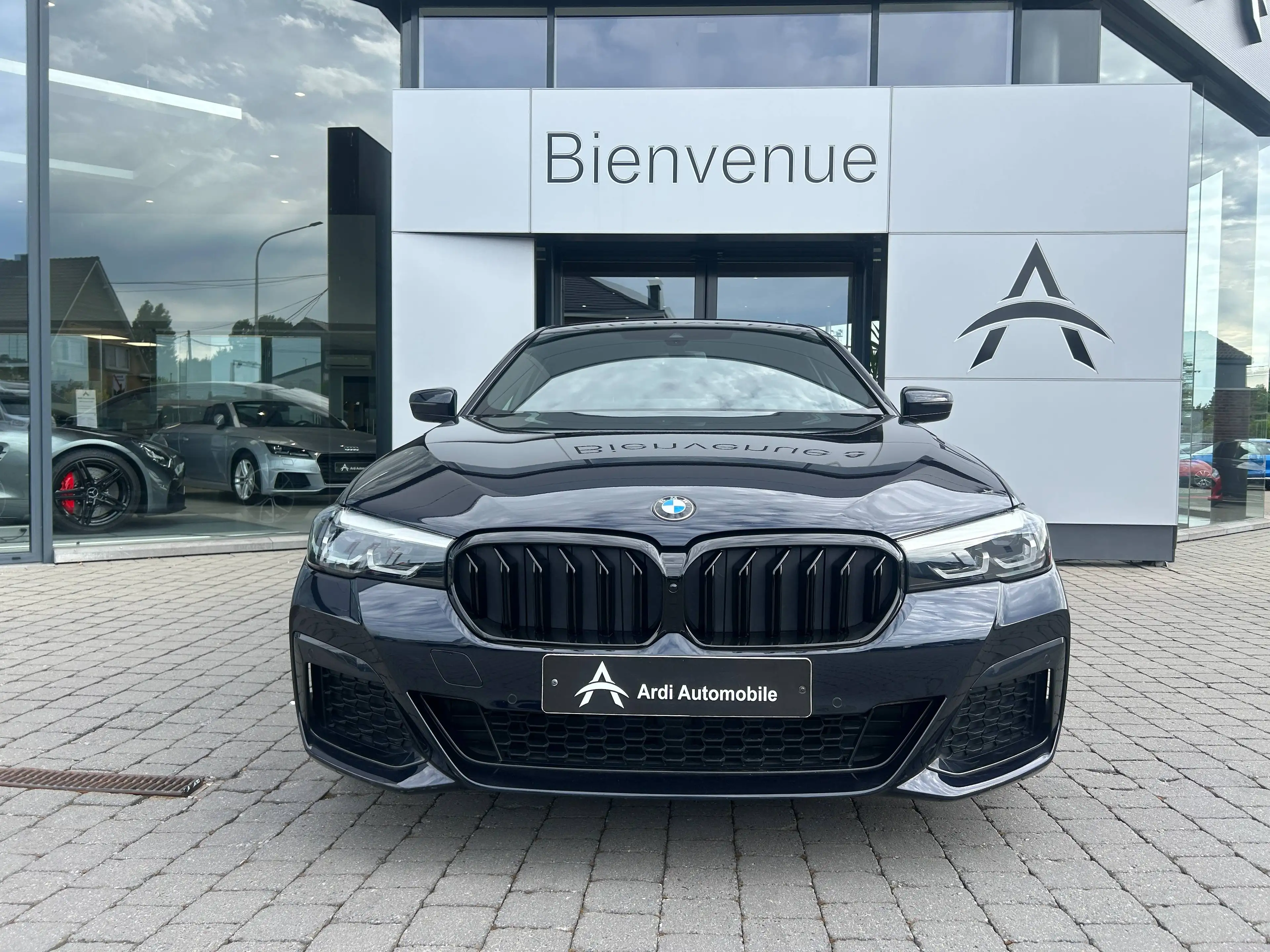 BMW 518 dA PACK M *GARANTIE*1ER PROPRIETAIRE*LED AMB*ALCANTARA* — photo 2