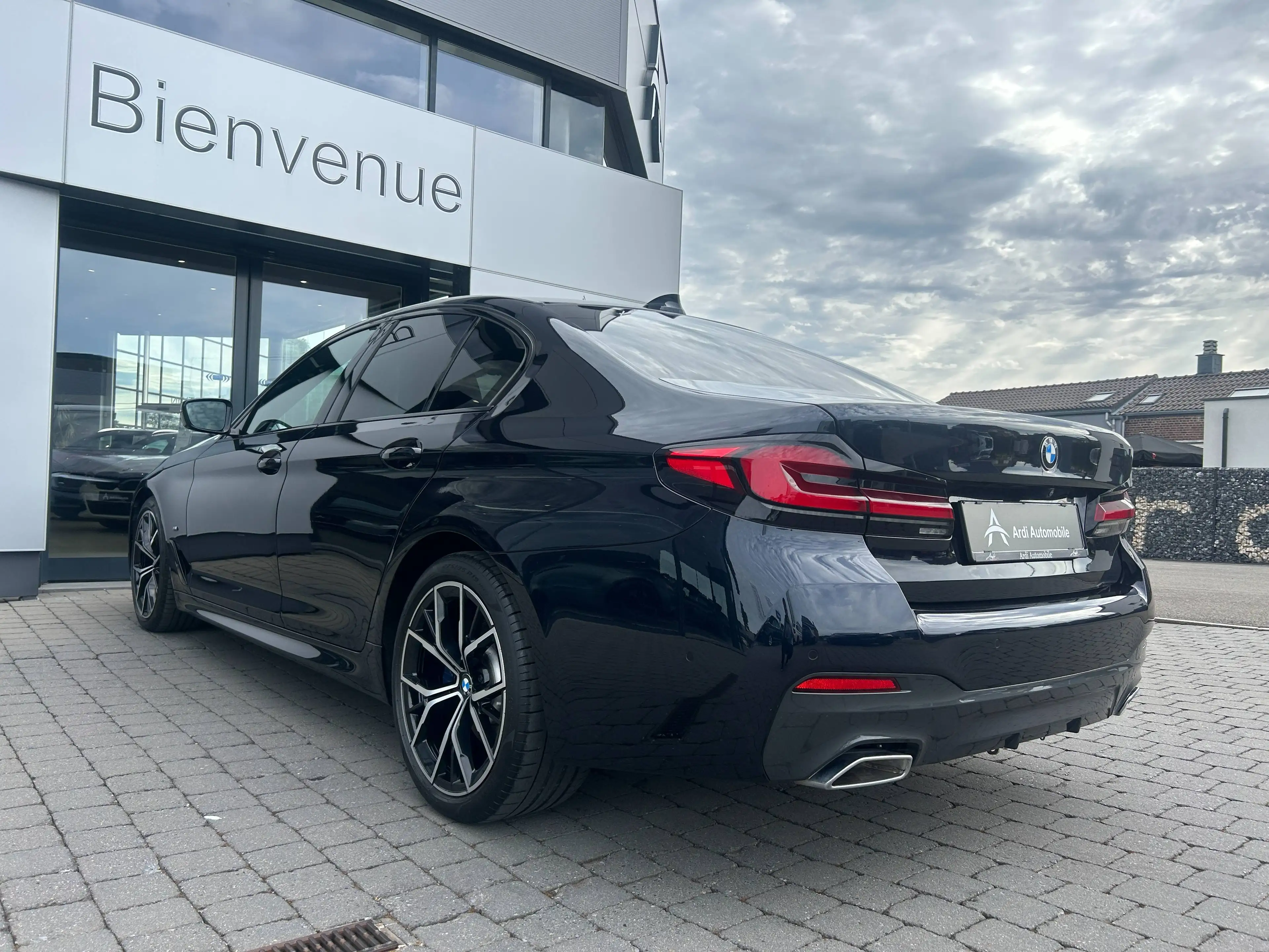 BMW 518 dA PACK M *GARANTIE*1ER PROPRIETAIRE*LED AMB*ALCANTARA* — photo 6