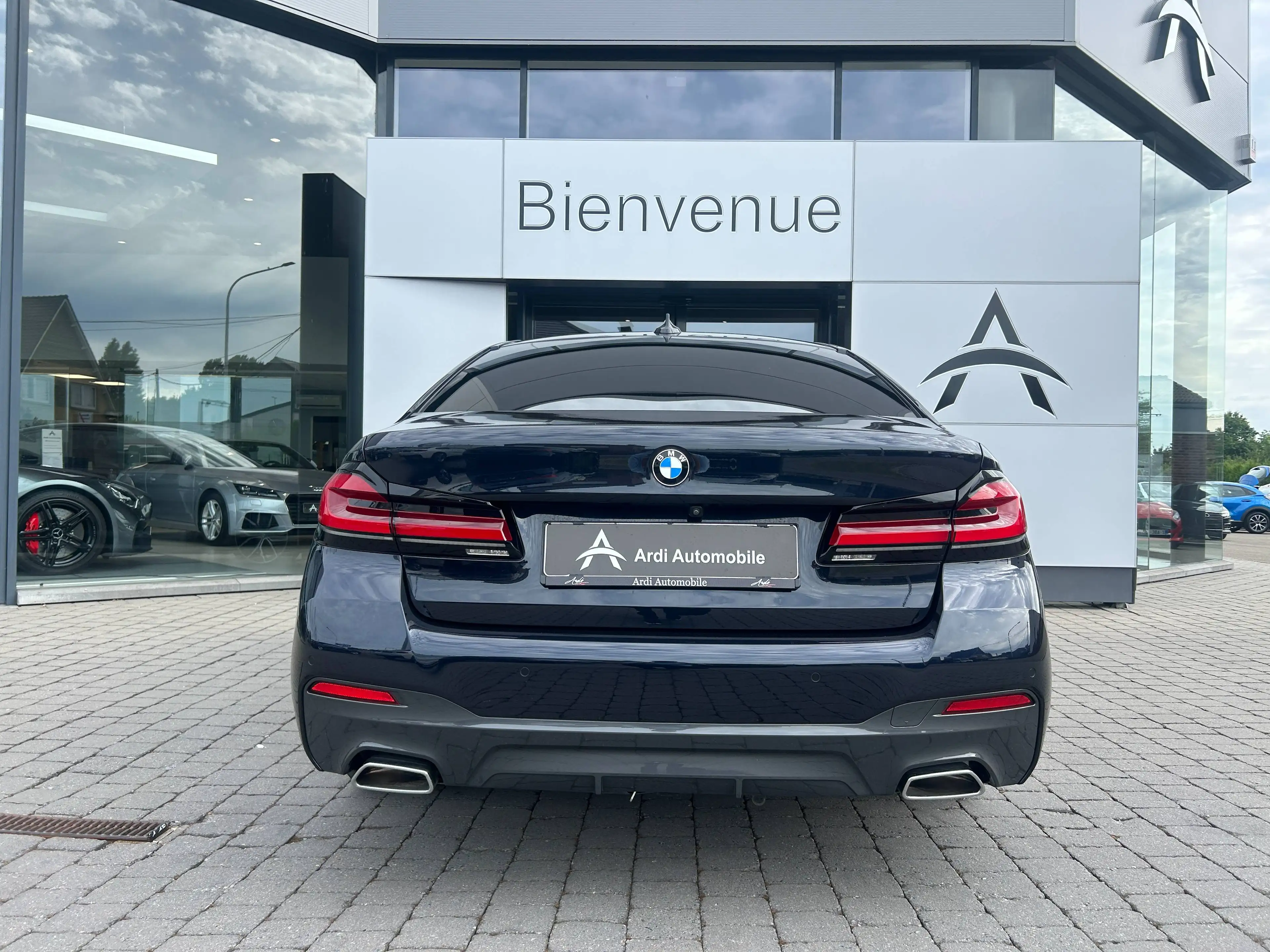 BMW 518 dA PACK M *GARANTIE*1ER PROPRIETAIRE*LED AMB*ALCANTARA* — photo 5