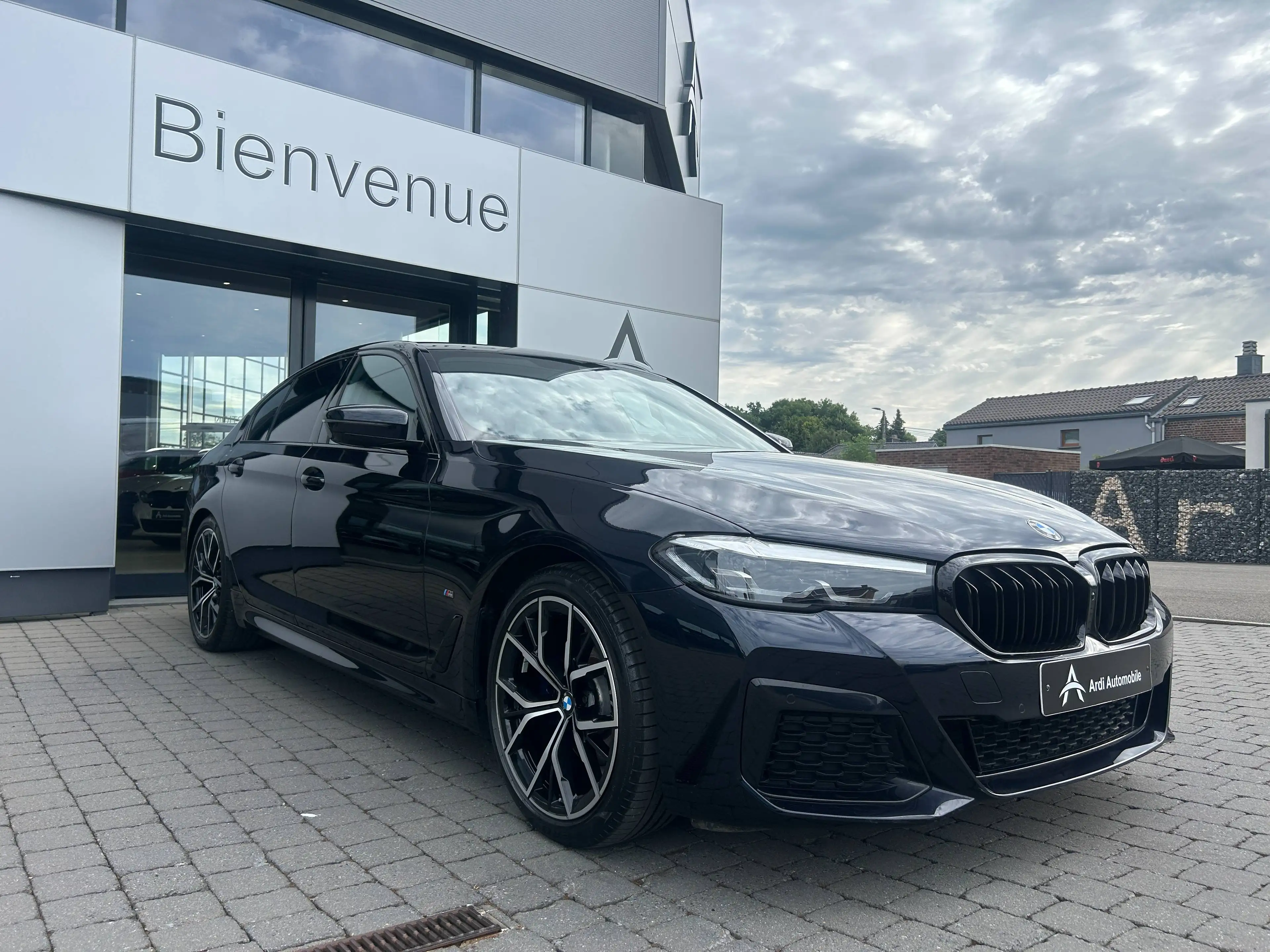 BMW 518 dA PACK M *GARANTIE*1ER PROPRIETAIRE*LED AMB*ALCANTARA* — photo 3