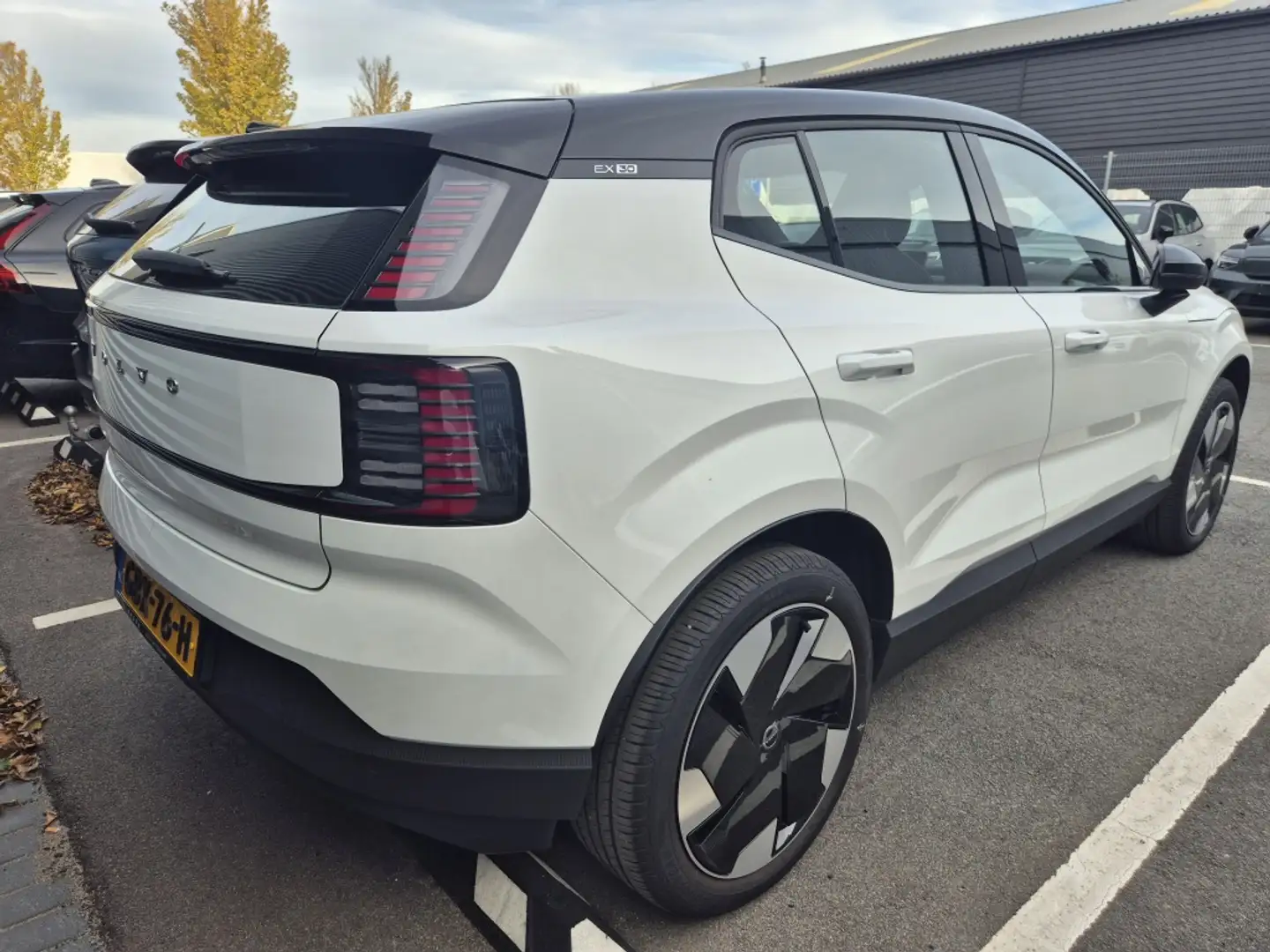 Volvo EX30 Extended Range Plus 272pk/69kWh | Climate-Line Blanc - 2