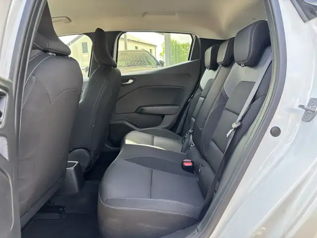 Renault Clio view 8