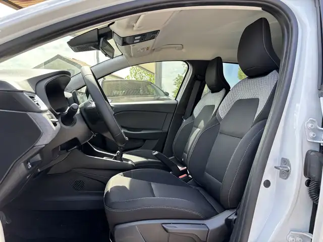 Renault Clio view 9