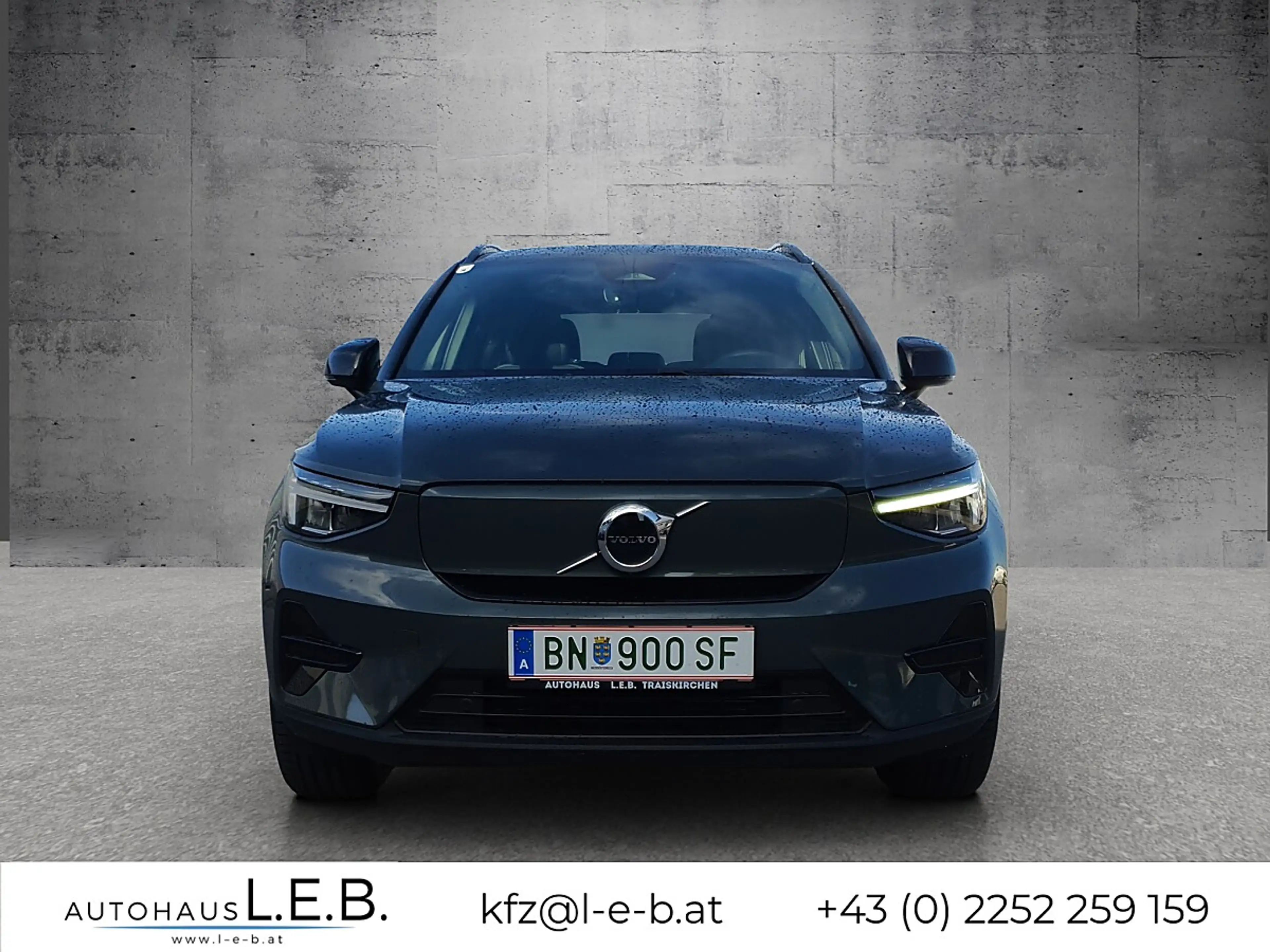 Volvo EX40 Single Motor Extended Range 82kWh Plus Dark — photo 6