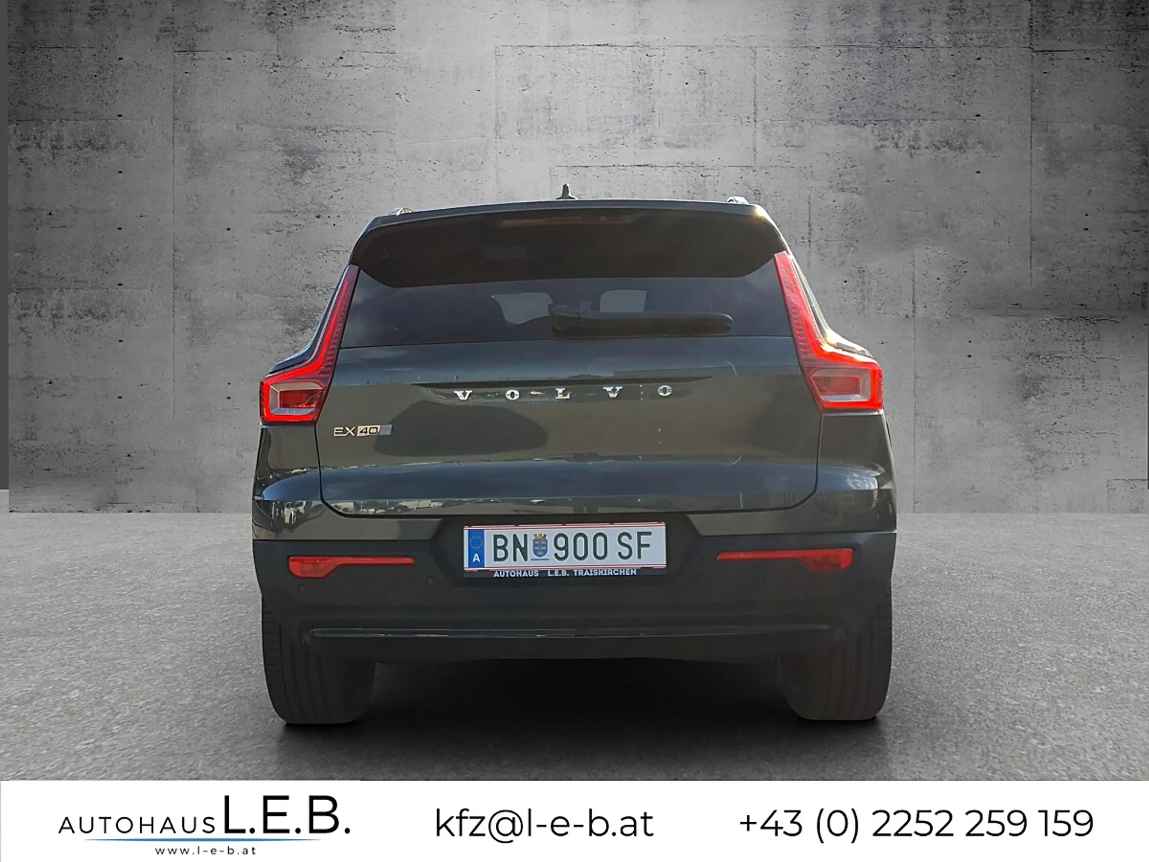 Volvo EX40 Single Motor Extended Range 82kWh Plus Dark — photo 5