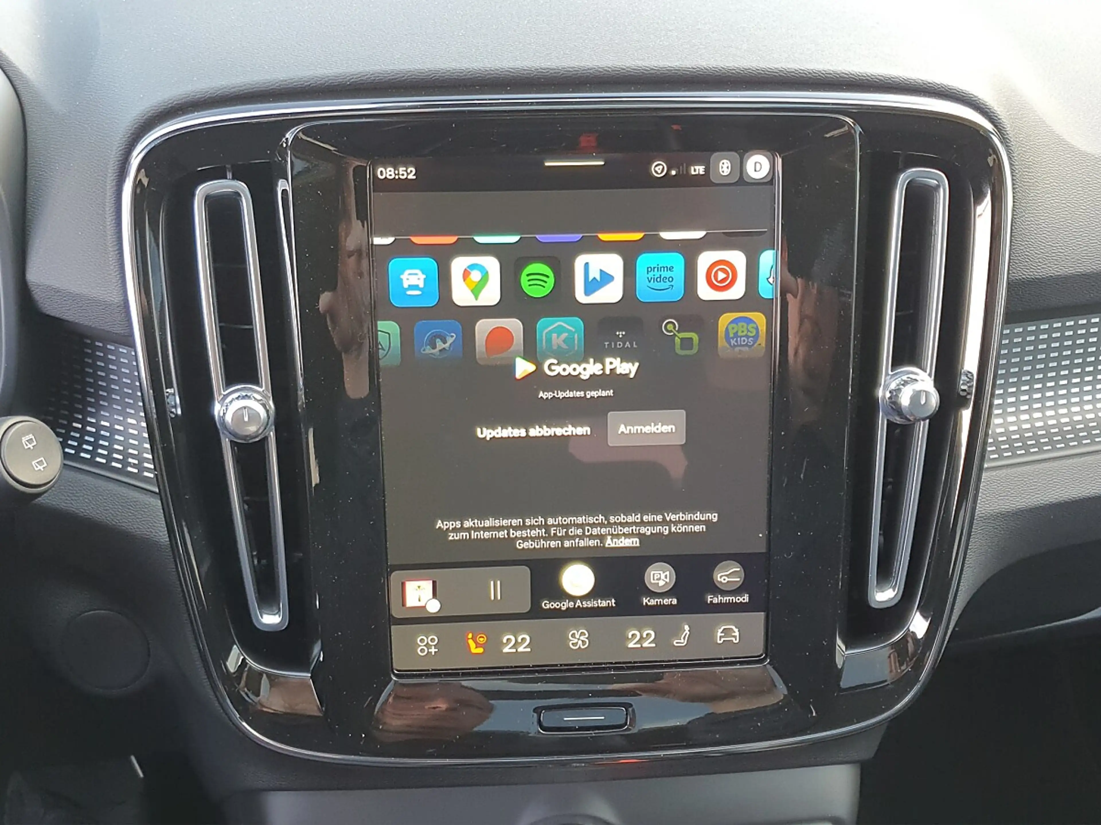 Volvo EX40 Single Motor Extended Range 82kWh Plus Dark — photo 12