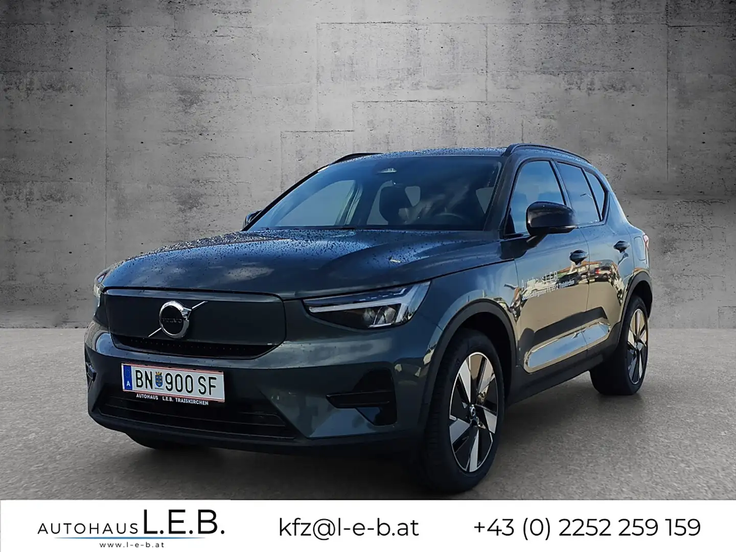Volvo EX40 Single Motor Extended Range 82kWh Plus Dark Grün - 1