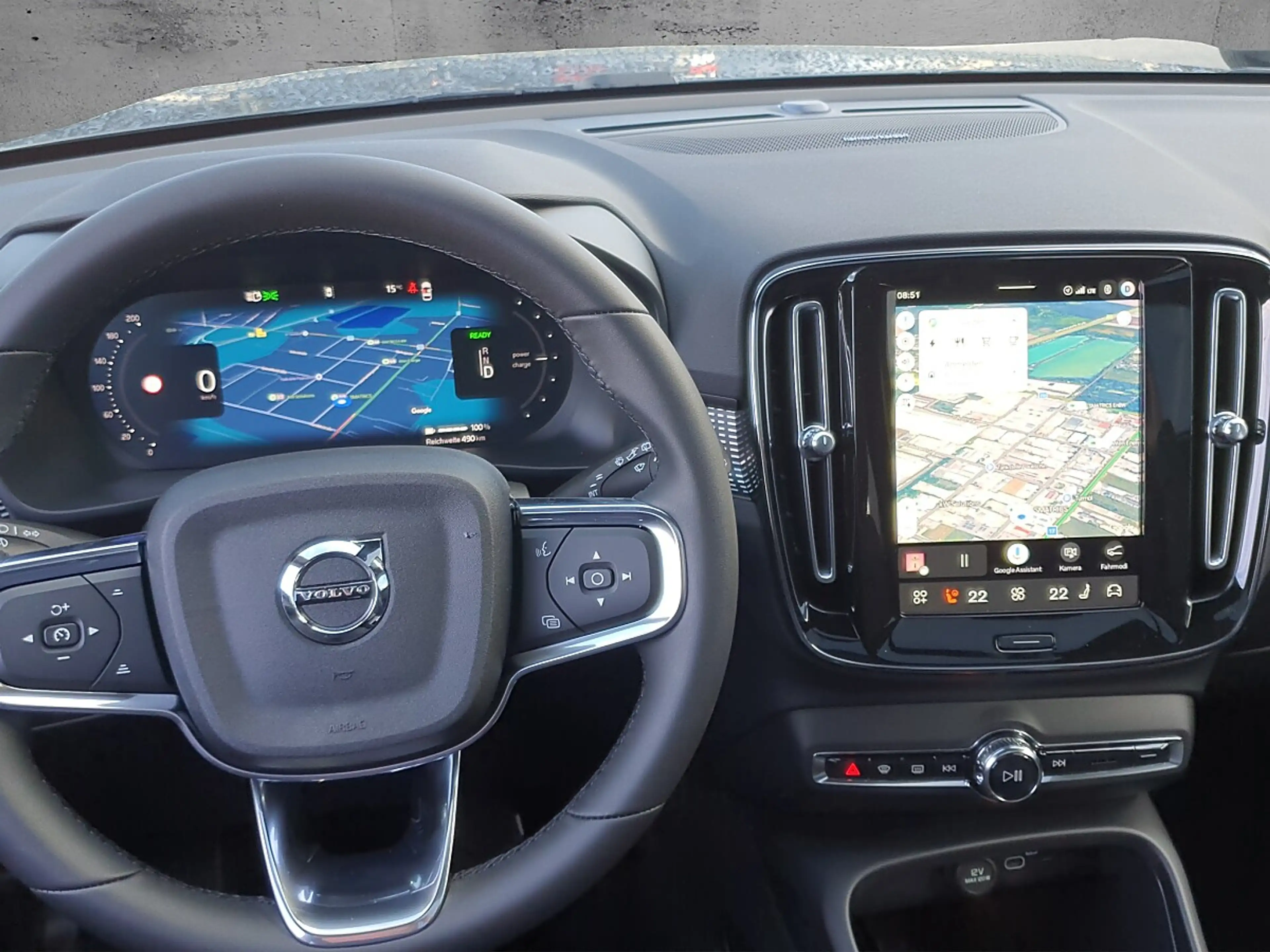 Volvo EX40 Single Motor Extended Range 82kWh Plus Dark — photo 9