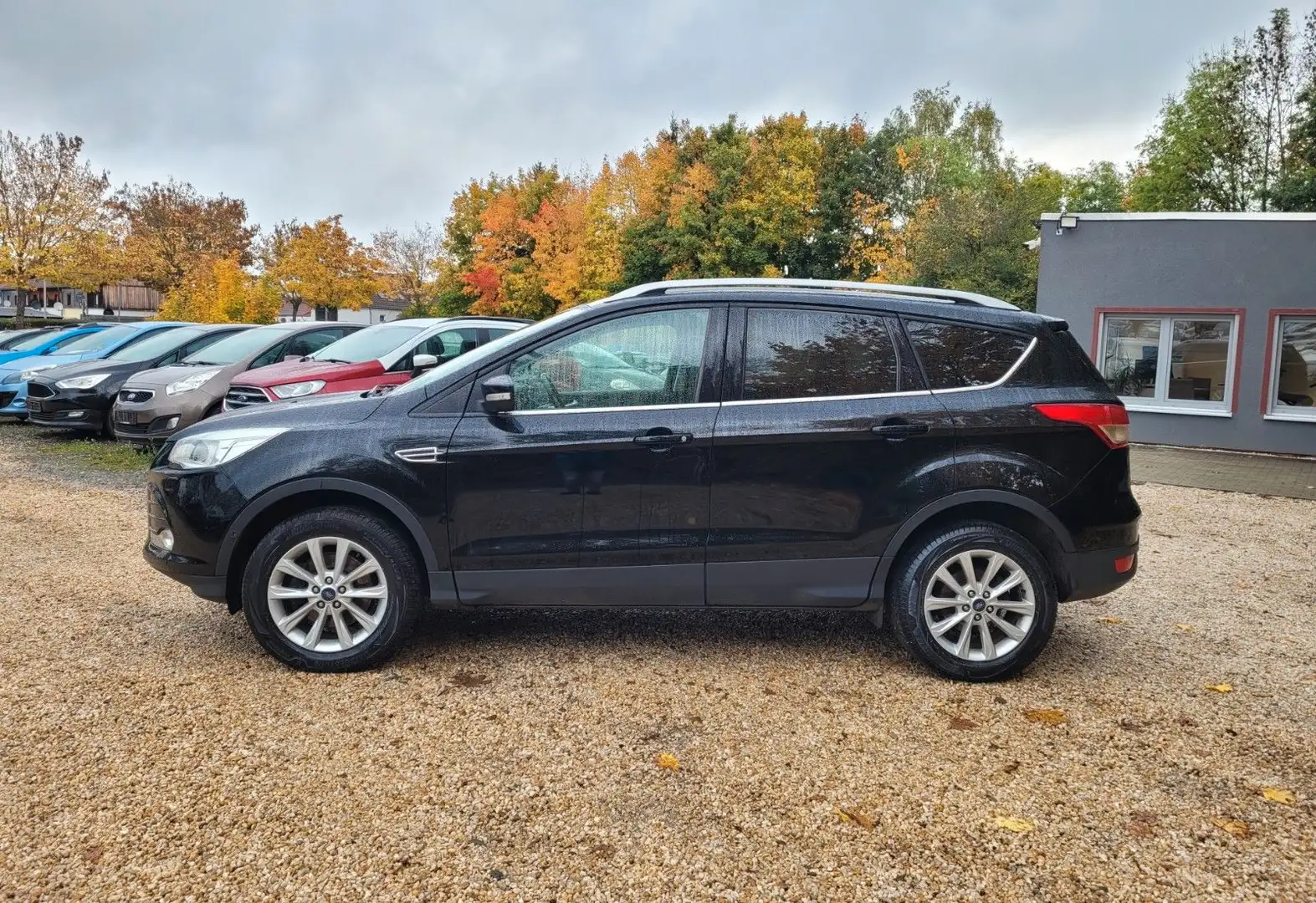 Ford Kuga Titanium Aut.*Navi*ParkAss.*Klima*LMF*Temp* Schwarz - 2