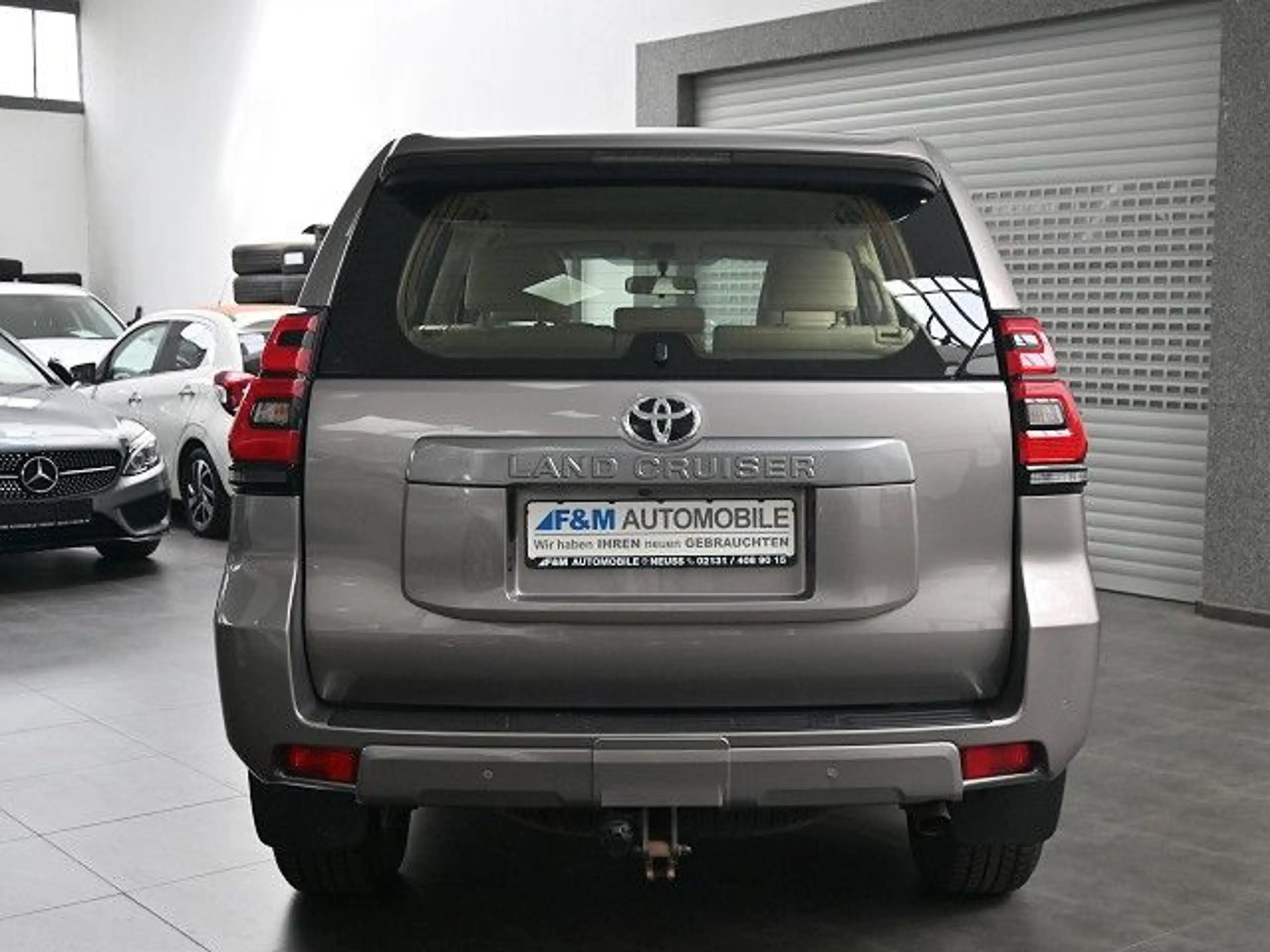 Toyota Land Cruiser 2.8 D-4D Auto. Klima AHK Alu Kamera — photo 7