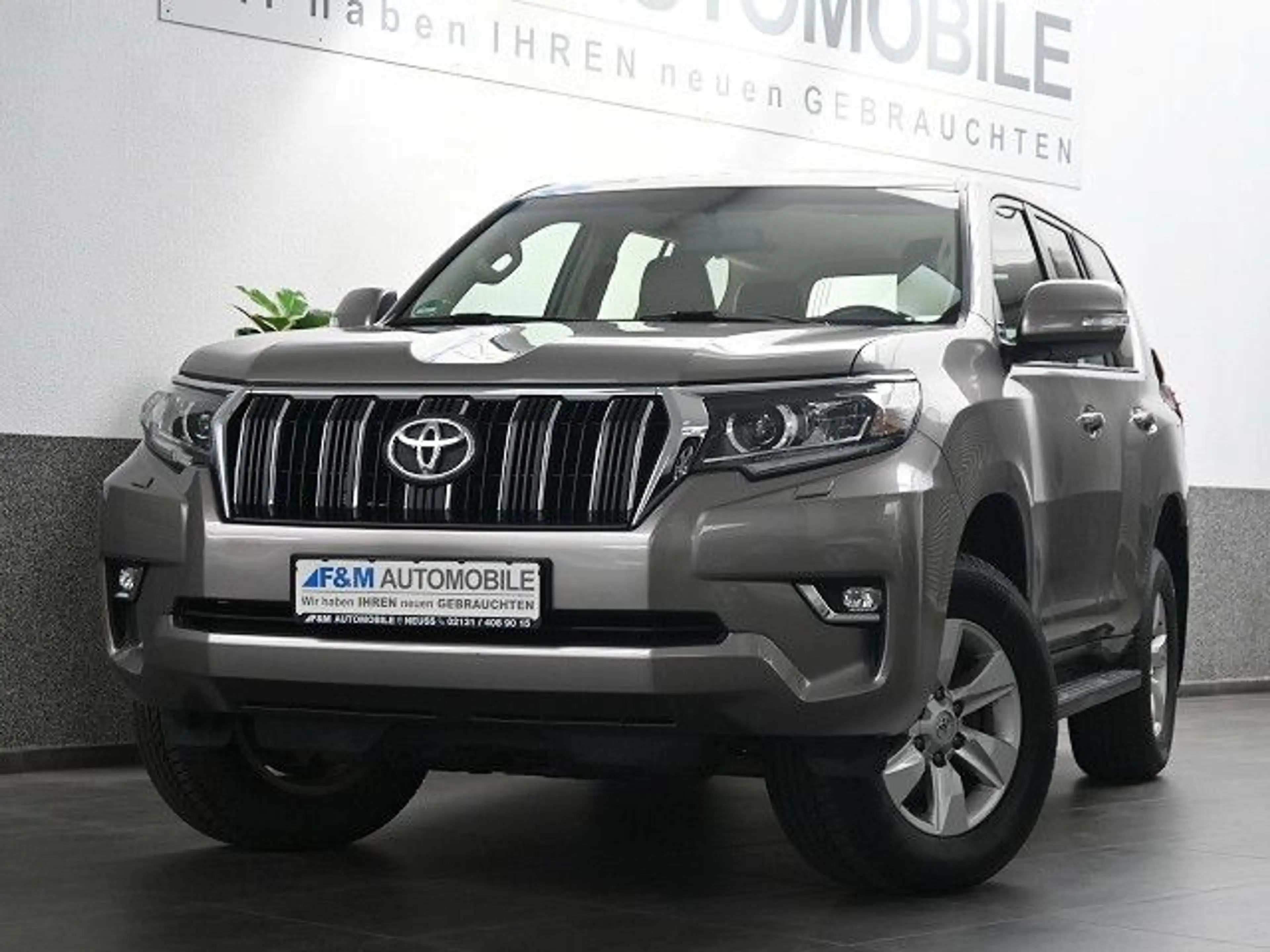 Toyota Land Cruiser 2.8 D-4D Auto. Klima AHK Alu Kamera — photo 2