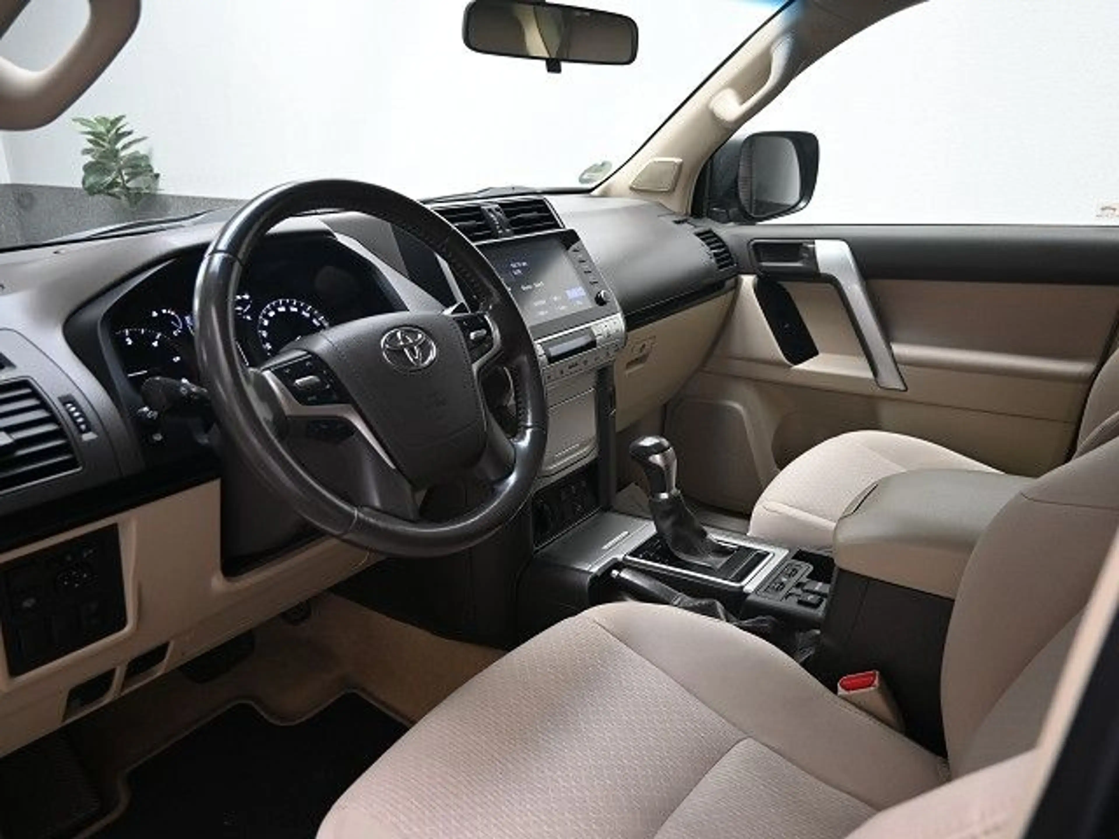 Toyota Land Cruiser 2.8 D-4D Auto. Klima AHK Alu Kamera — photo 9