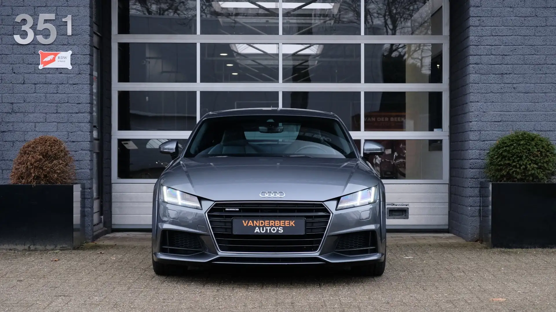 Audi TT 2.0 TFSI quattro Pro Line S 230PK B&O Matrix 2x S- Grau - 2