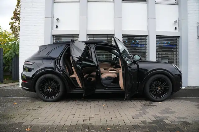 Porsche Cayenne CAYENNE SPORTDESIGN-MY24-LUFTF.-PANO-BOSE-LEDER BEIGE