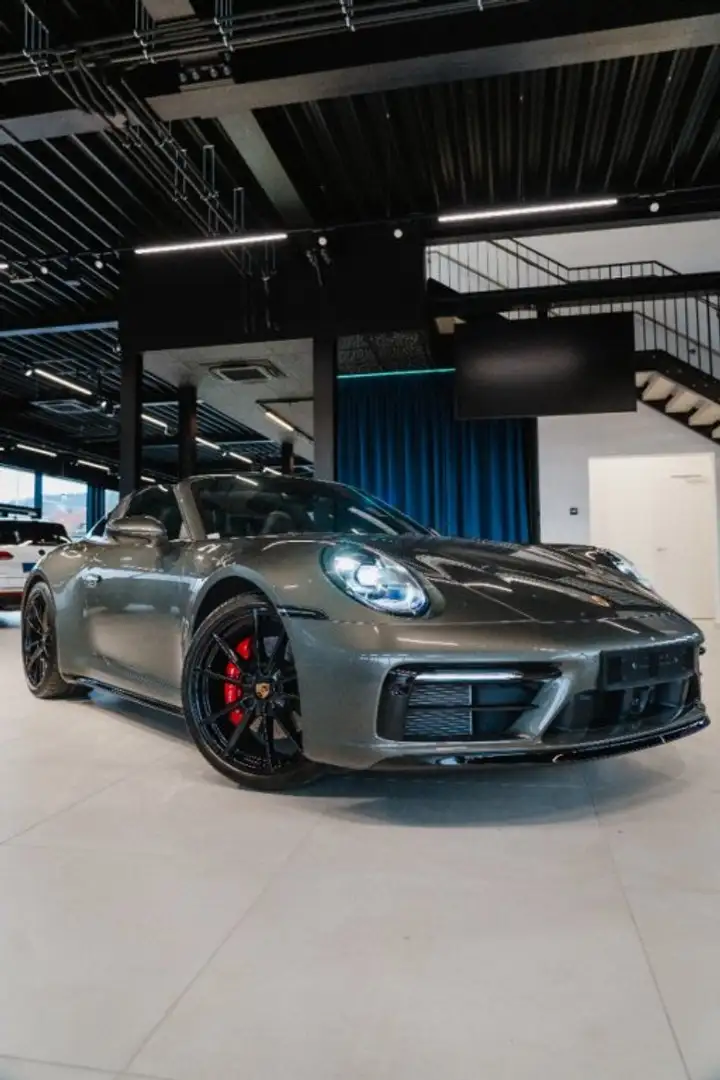 Porsche 911 Targa 4S *SPORTABGASANLAGE / CRONO PAKET / PORSCHE APPROVED BIS 05/2028 / SITZLÜFTUNG / BOSE SOUNDSYSTEM* Grün - 2