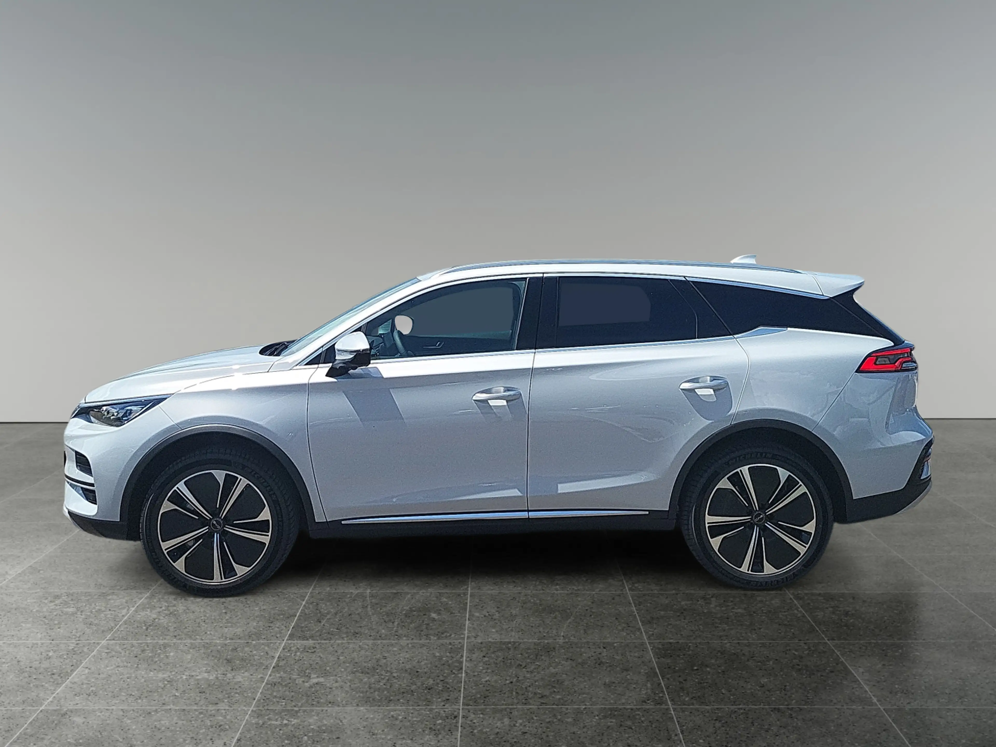 BYD Tang 4WD — photo 2
