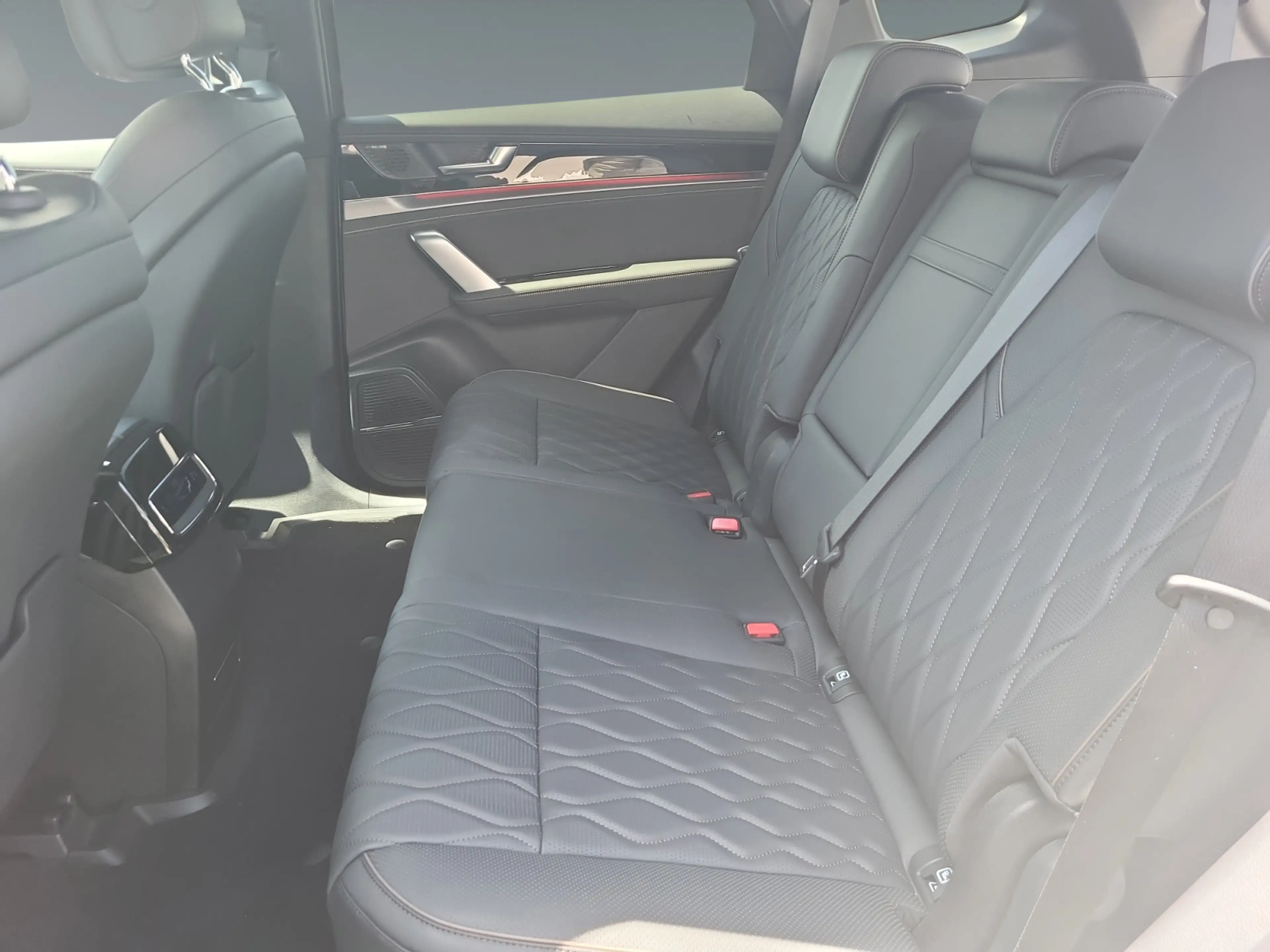 BYD Tang 4WD — photo 12