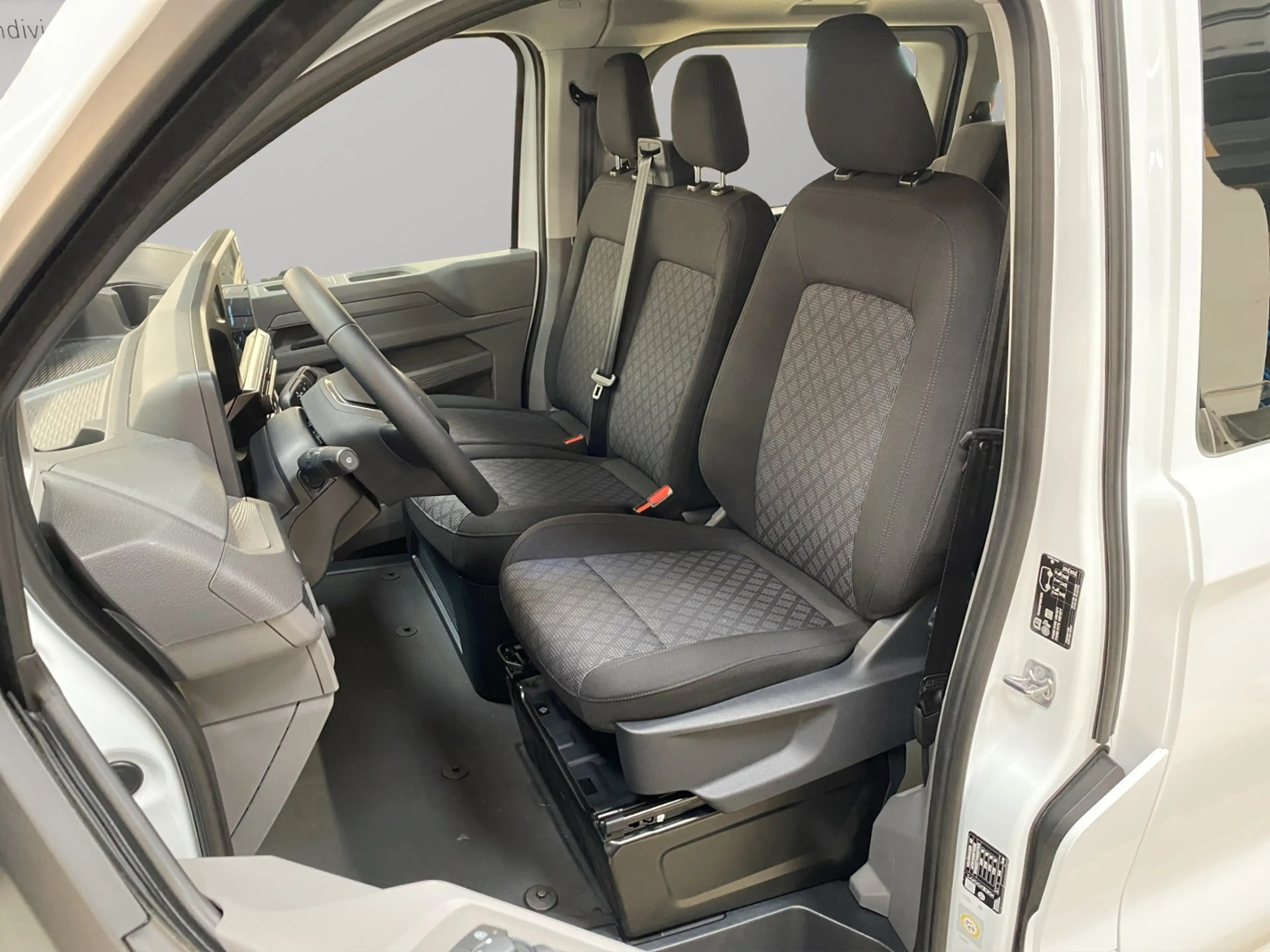 Volkswagen T7 Kombi 2.0 TDI DSG LR / LED RFK — photo 5
