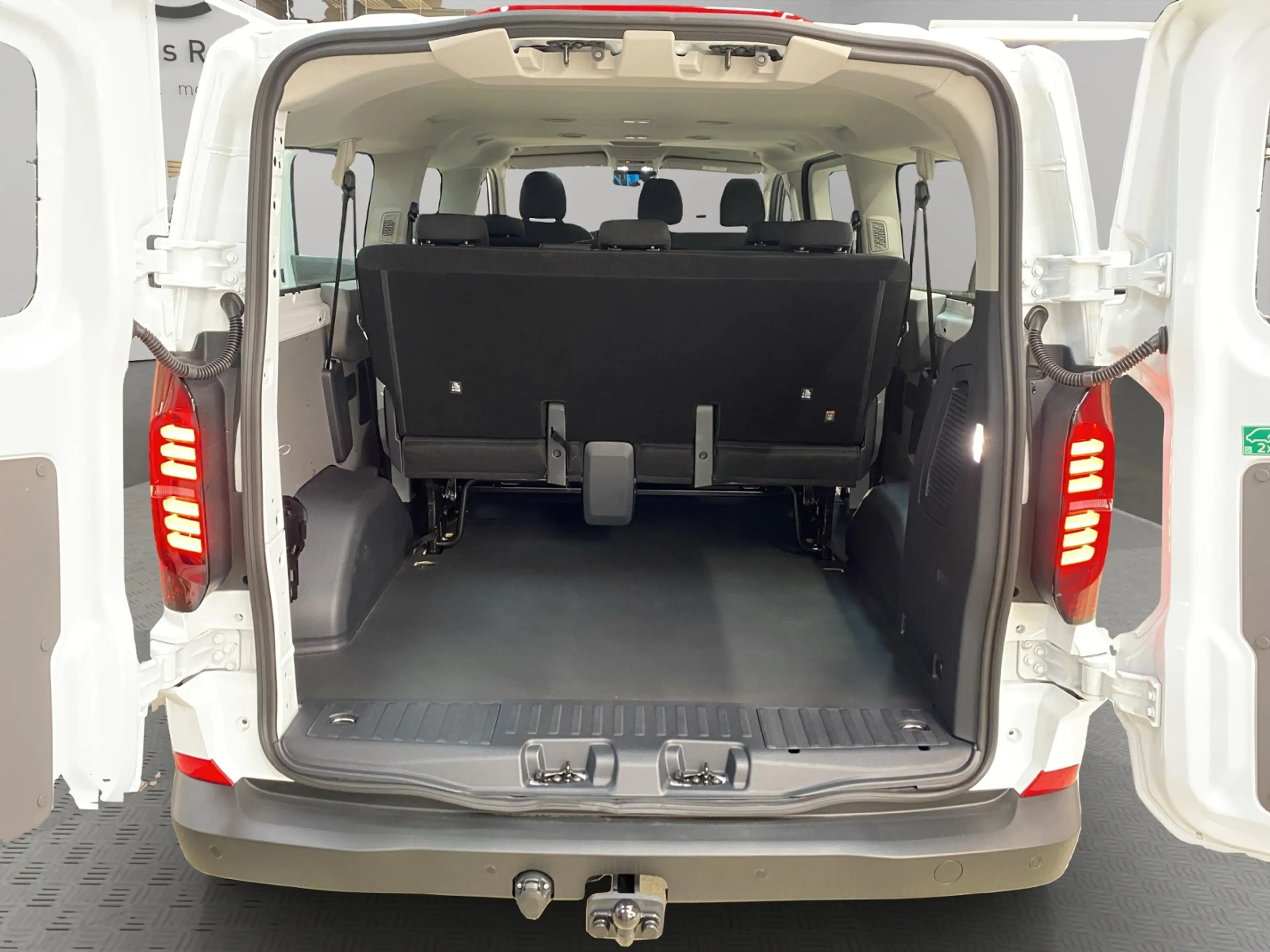 Volkswagen T7 Kombi 2.0 TDI DSG LR / LED RFK — photo 12