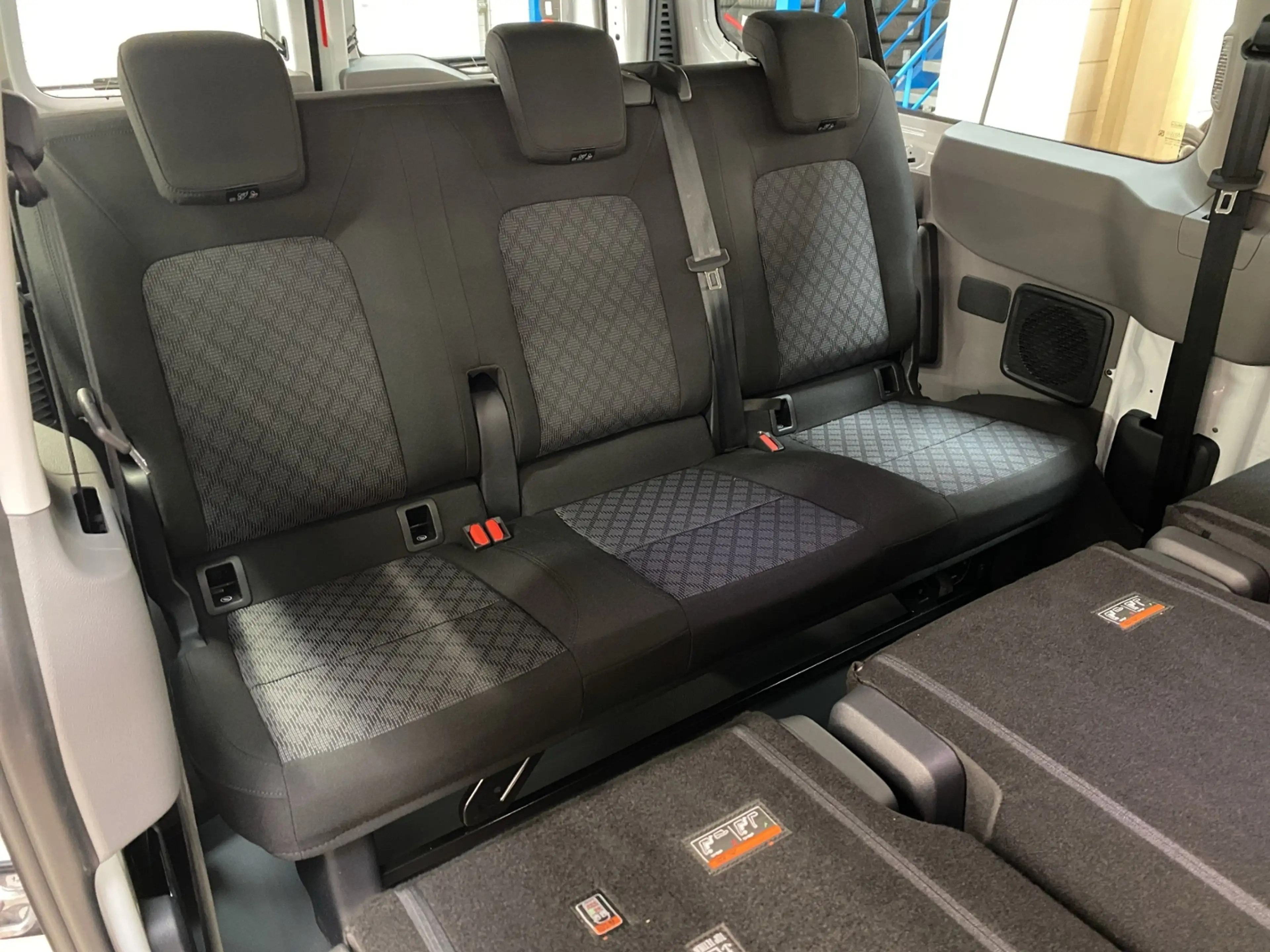 Volkswagen T7 Kombi 2.0 TDI DSG LR / LED RFK — photo 10
