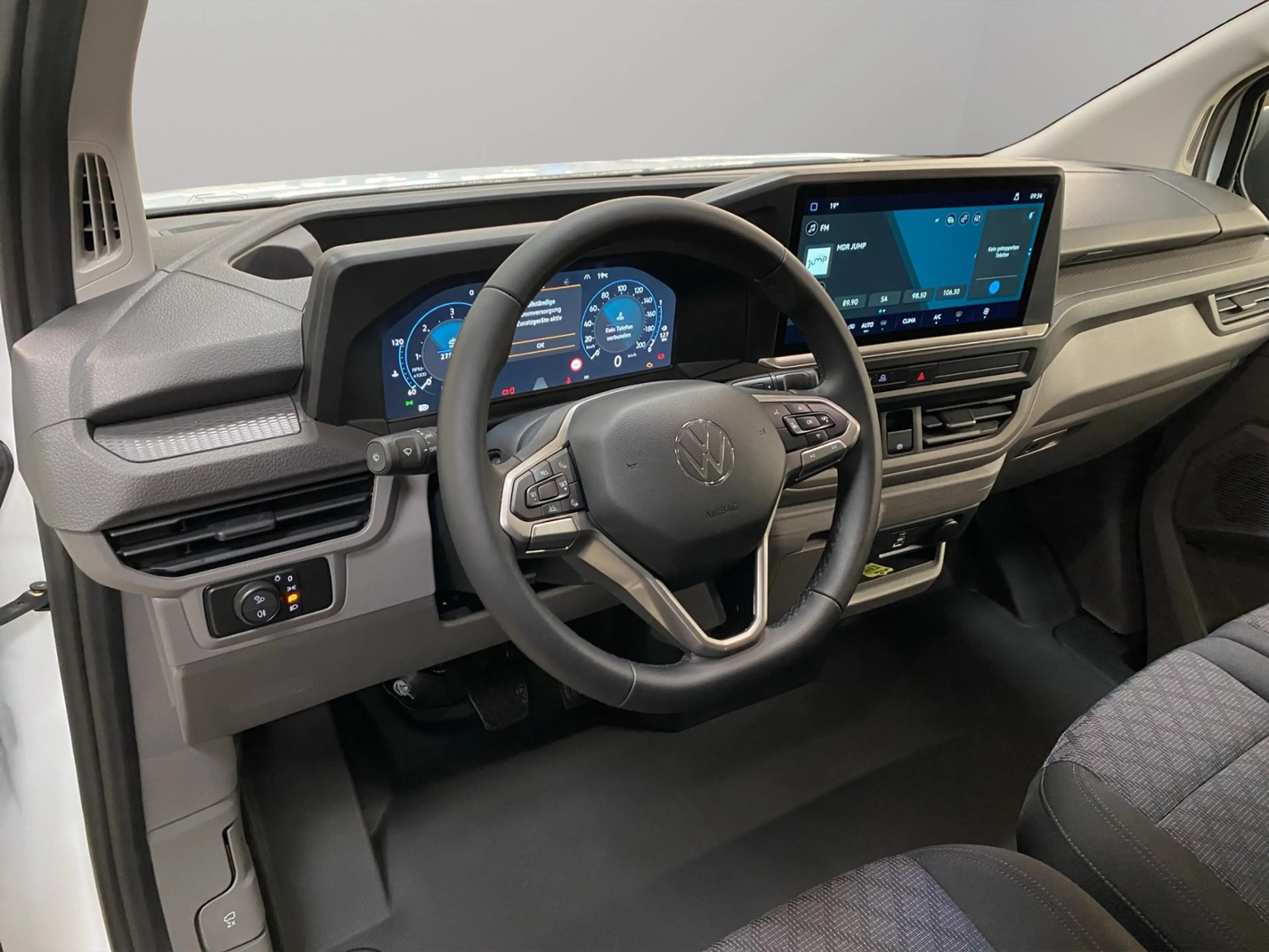 Volkswagen T7 Kombi 2.0 TDI DSG LR / LED RFK — photo 4