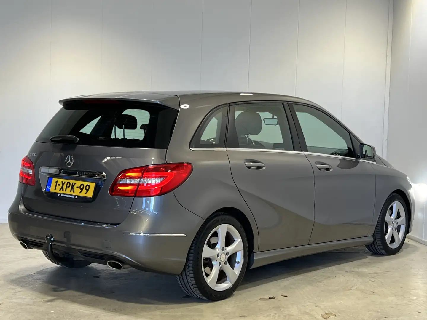 Mercedes-Benz B 180 Prestige Comfort | Navigatie | LM Velgen 17" | Tre Grijs - 2