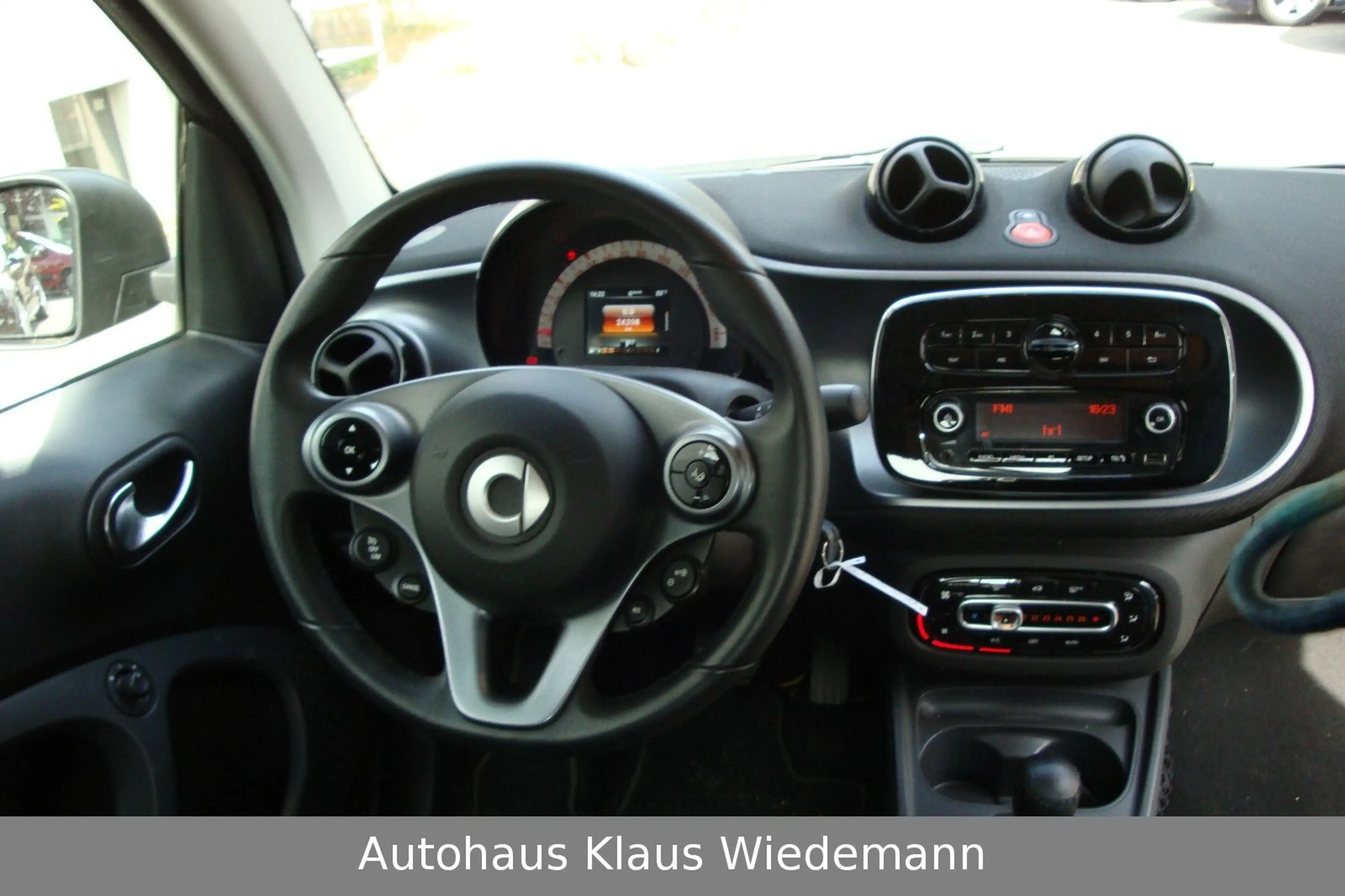 smart forTwo Cabrio 0.9 Pasion Twinamic - 1.Hd/24 TKM — photo 14