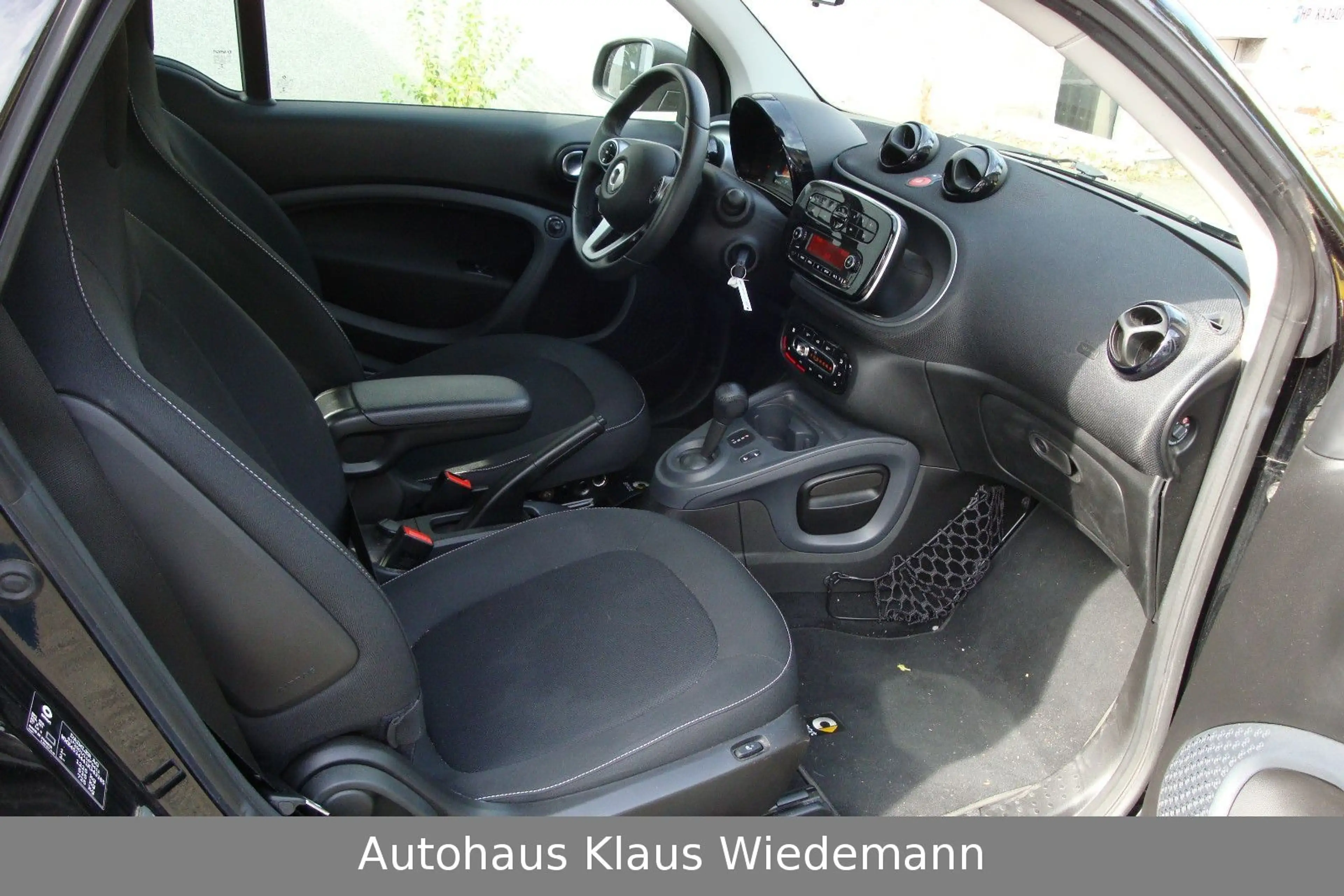 smart forTwo Cabrio 0.9 Pasion Twinamic - 1.Hd/24 TKM — photo 11