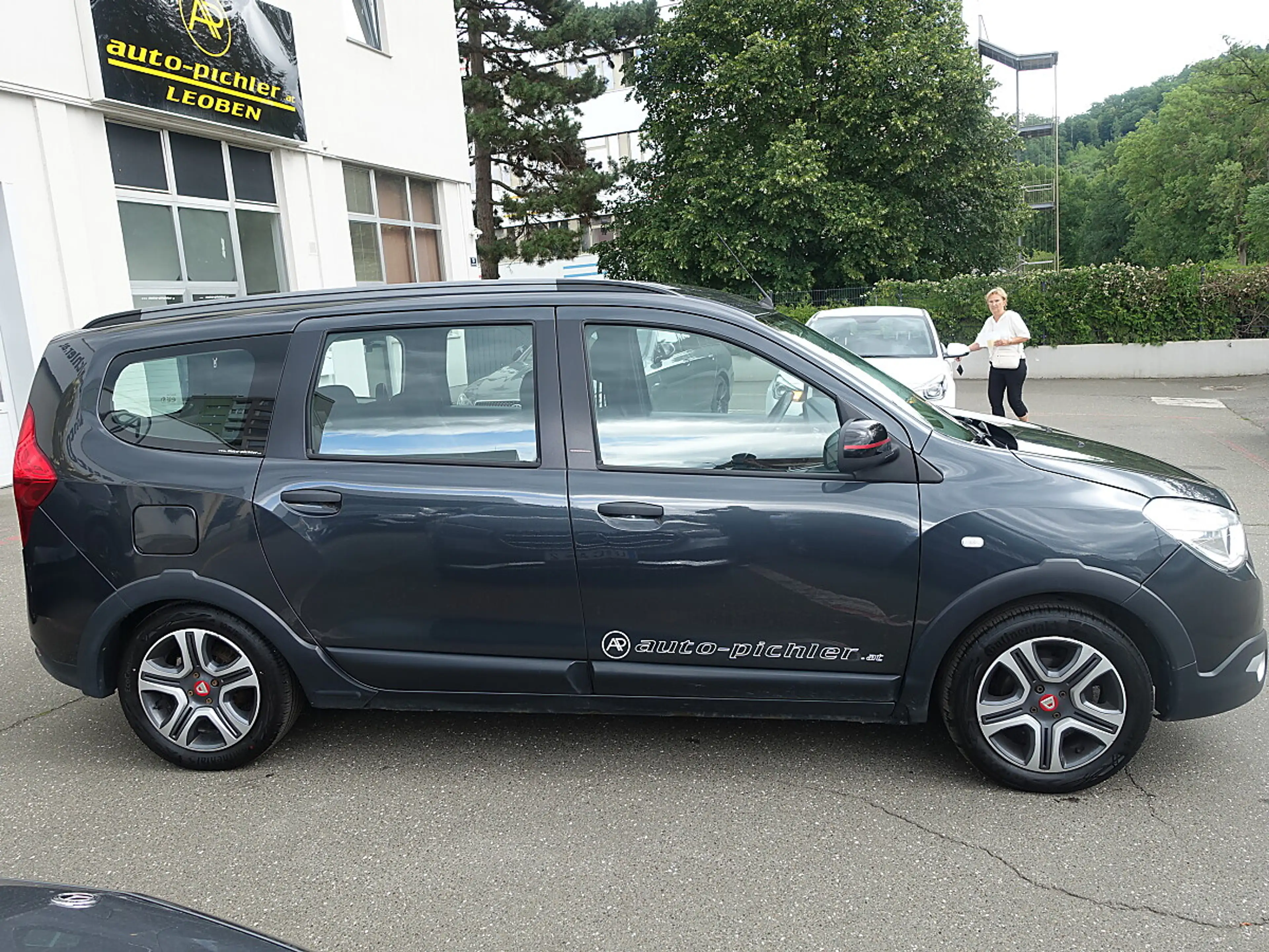 Dacia Lodgy Stepway Charisma SCe 100 S&S — photo 8