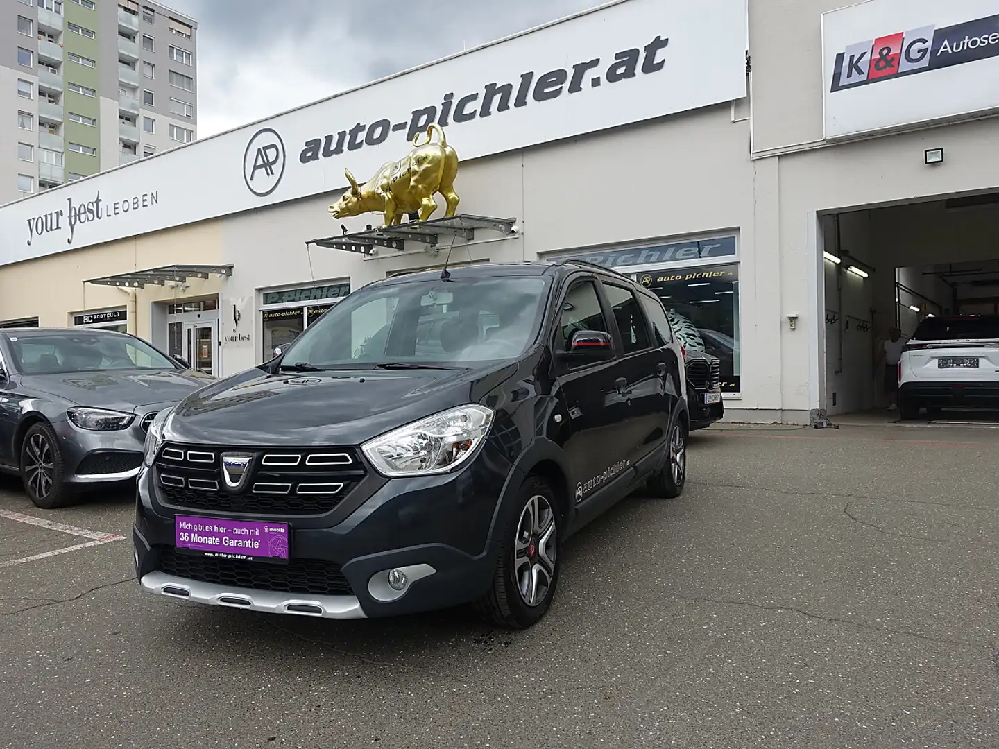 Dacia Lodgy Stepway Charisma SCe 100 S&S Grau - 1