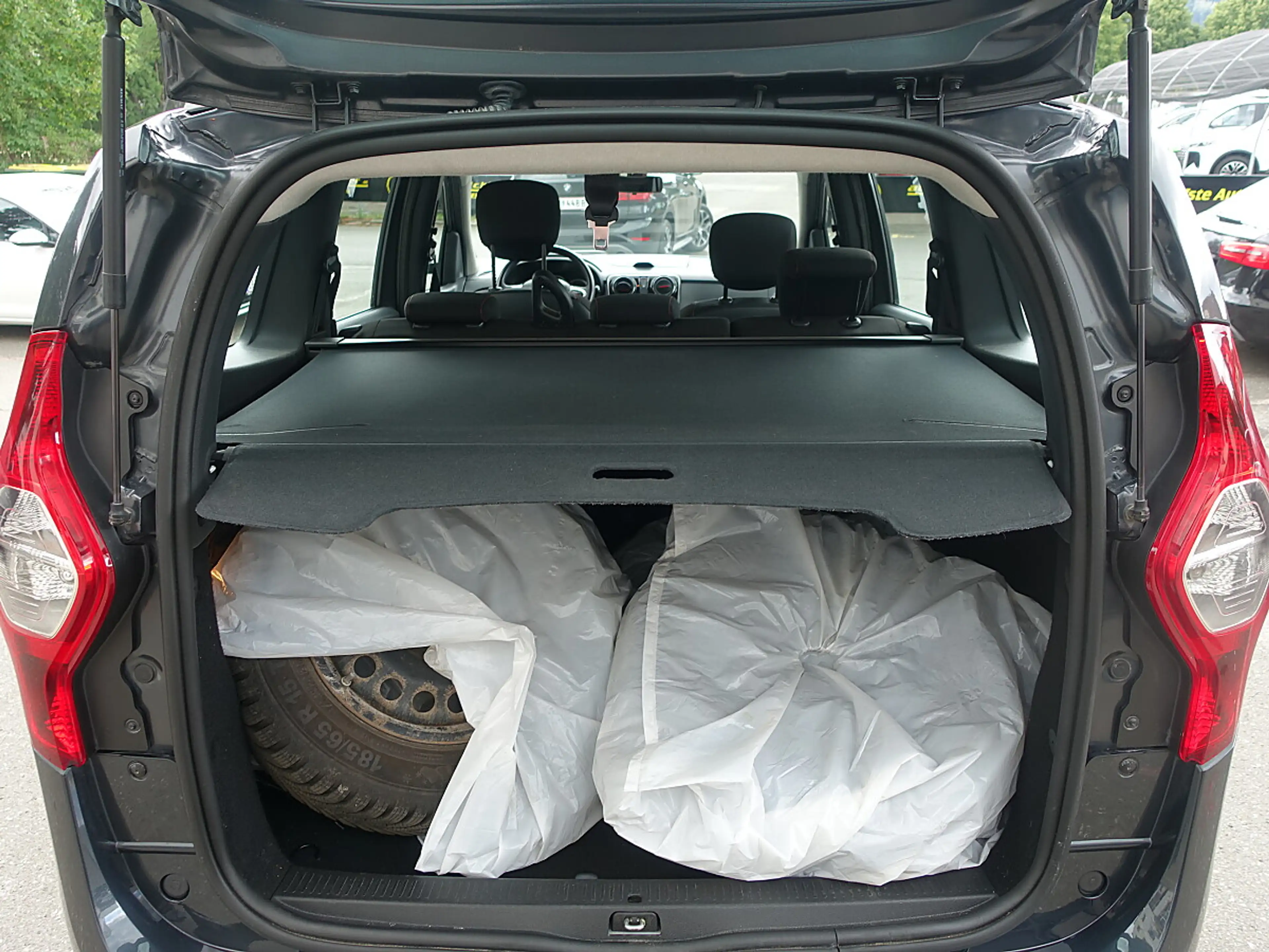 Dacia Lodgy Stepway Charisma SCe 100 S&S — photo 12