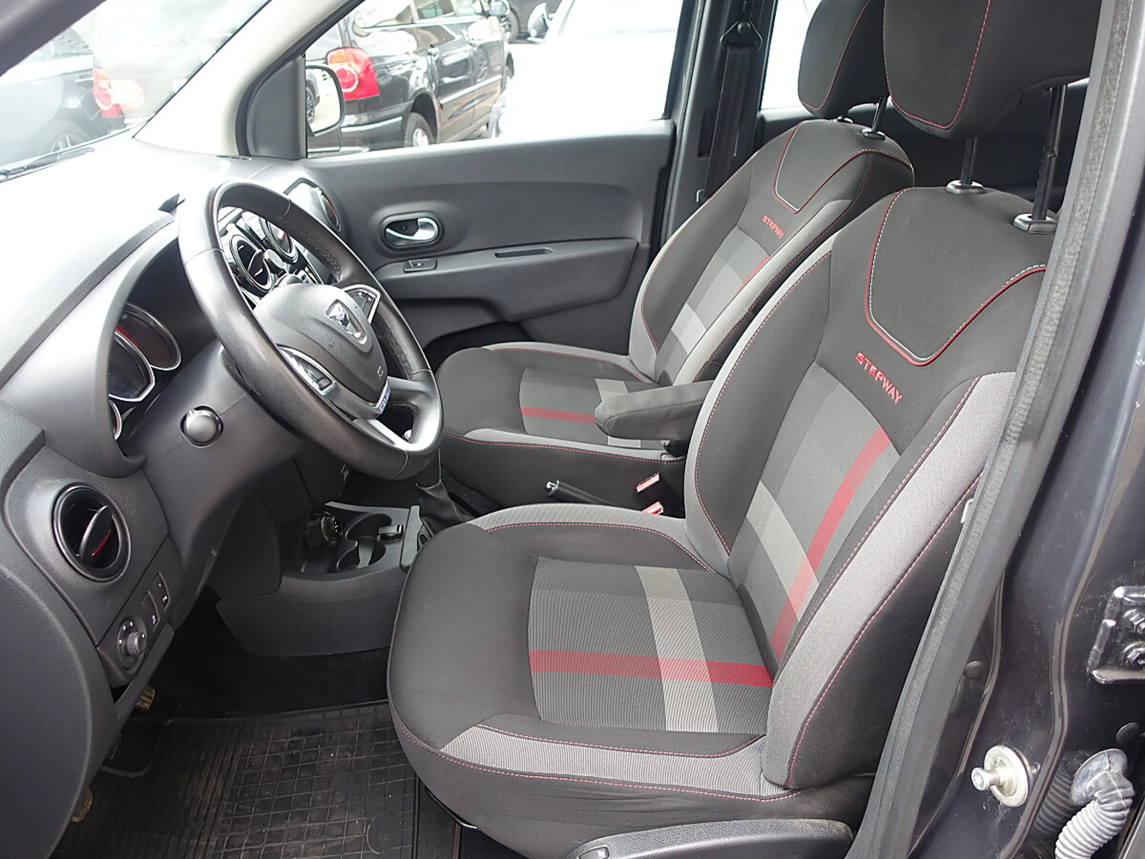 Dacia Lodgy Stepway Charisma SCe 100 S&S — photo 14