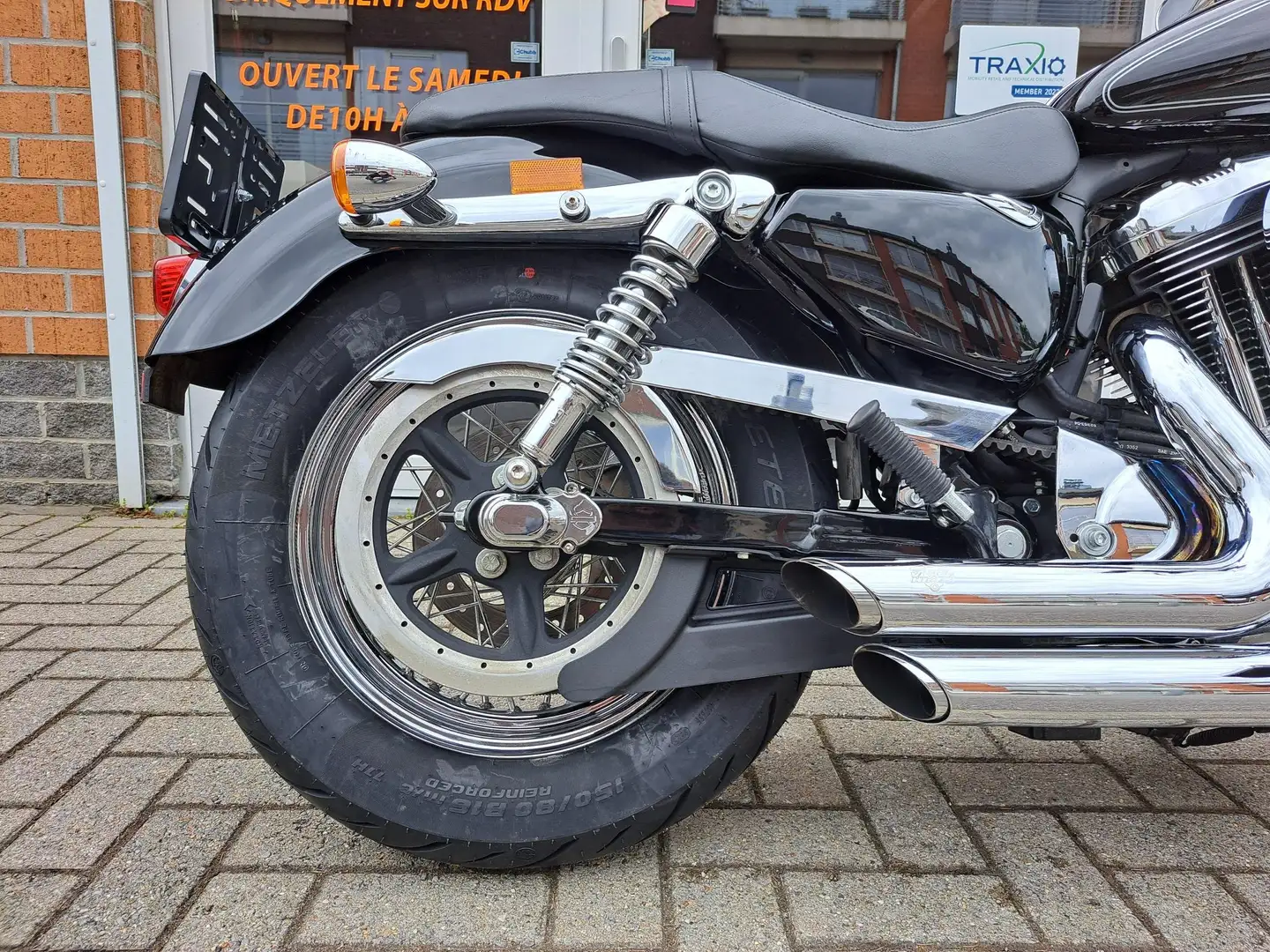 Harley-Davidson 1200 Custom crna - 2