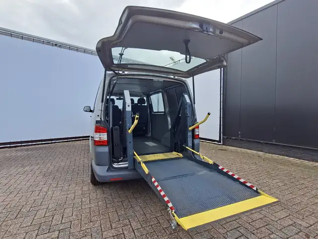 Volkswagen Transporter view 11
