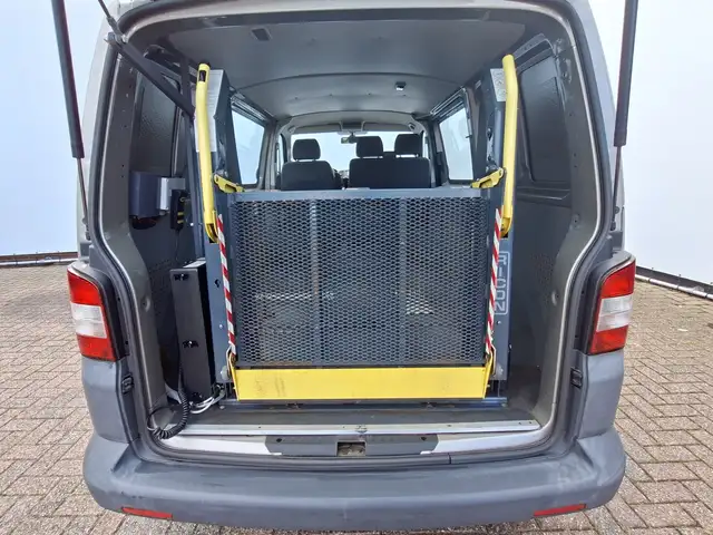 Volkswagen Transporter view 12