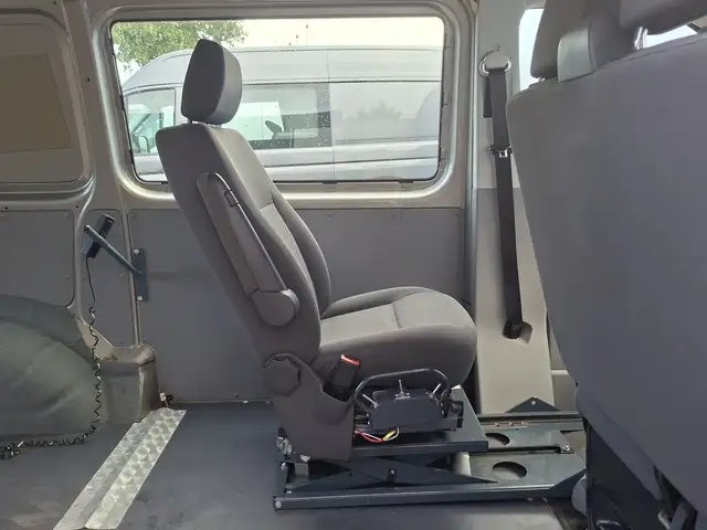 Volkswagen Transporter view 10