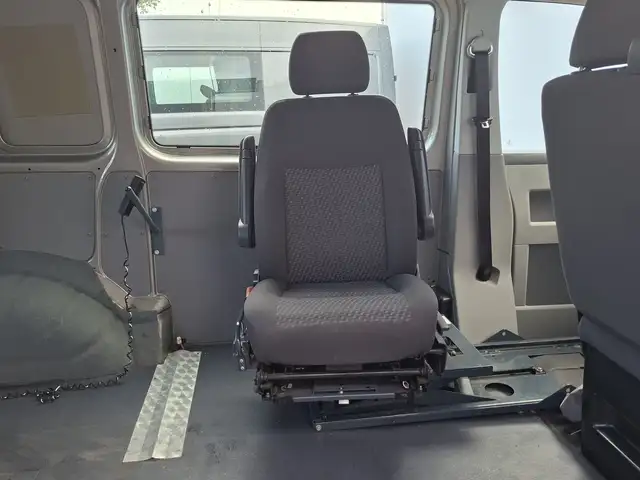 Volkswagen Transporter view 5