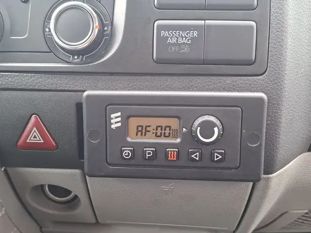 Volkswagen Transporter view 8