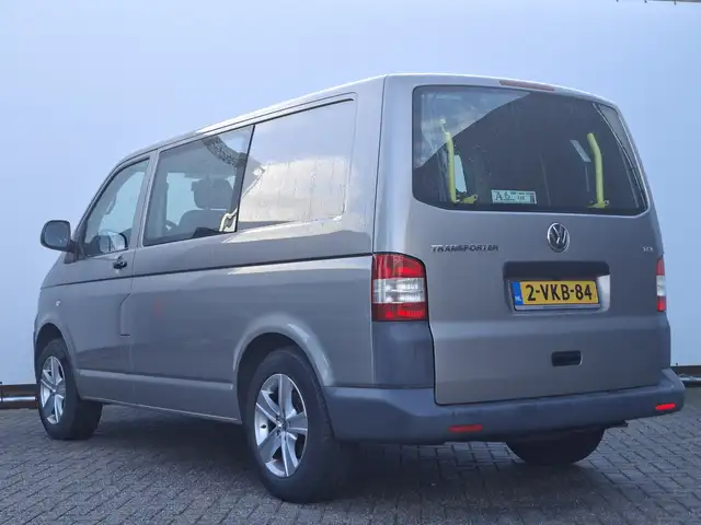 Volkswagen Transporter view 2