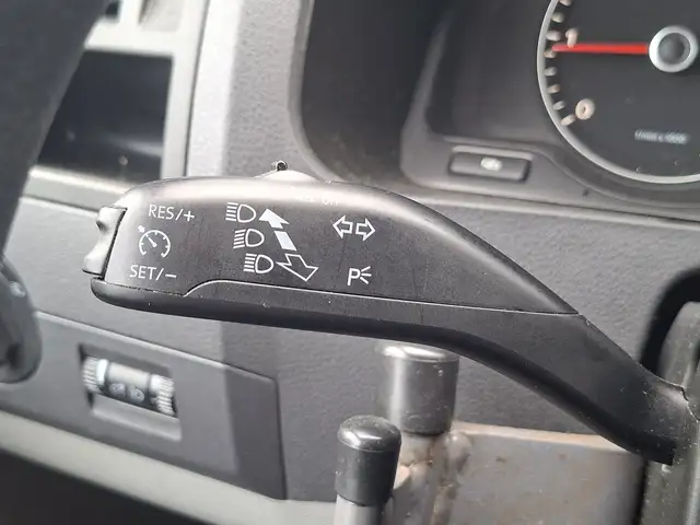 Volkswagen Transporter view 7