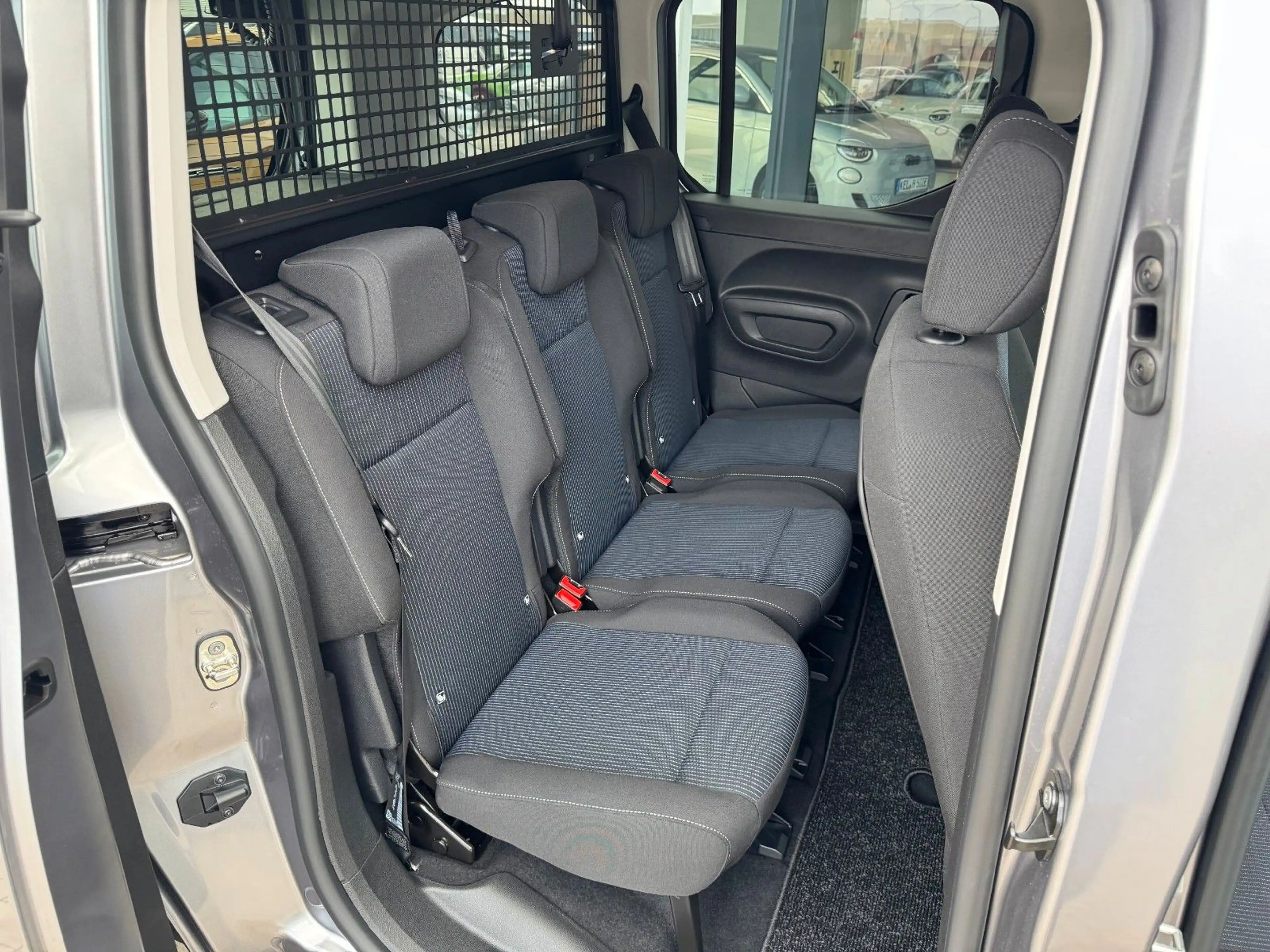 Fiat Doblo Kombi 5-Sitzer DIESEL 1.5 131 AutomatikN1 — photo 9